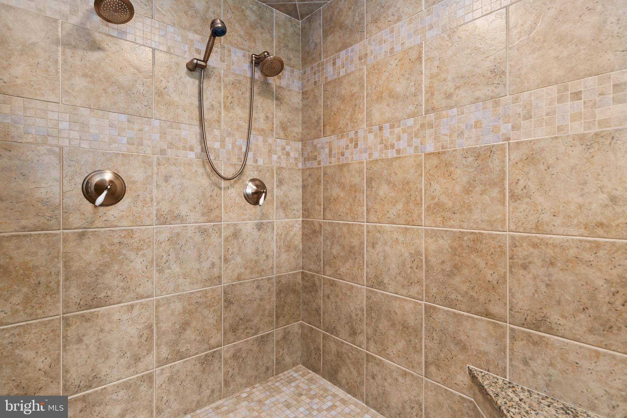 HILLSIDE FARMS - Residential