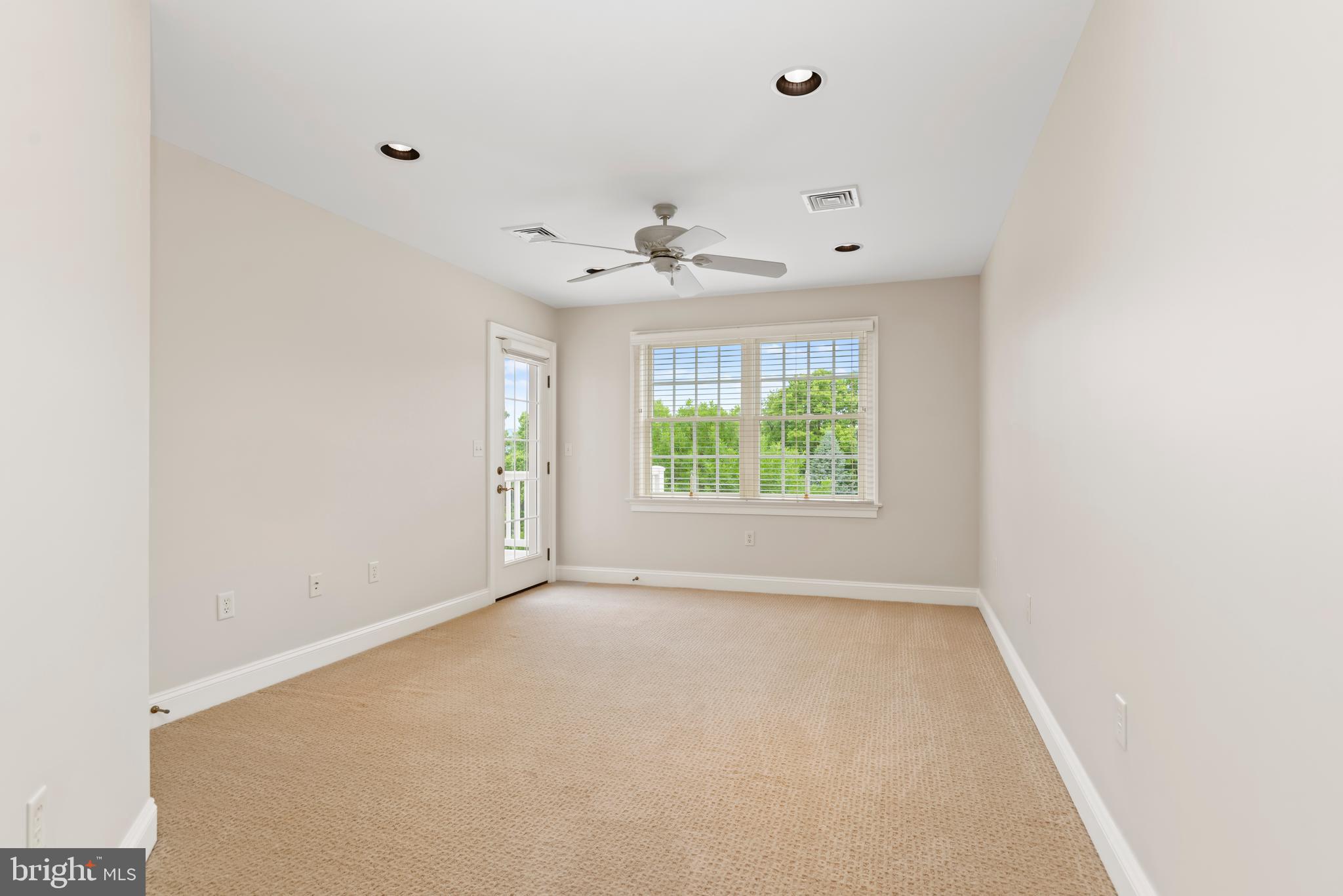 HILLSIDE FARMS - Residential