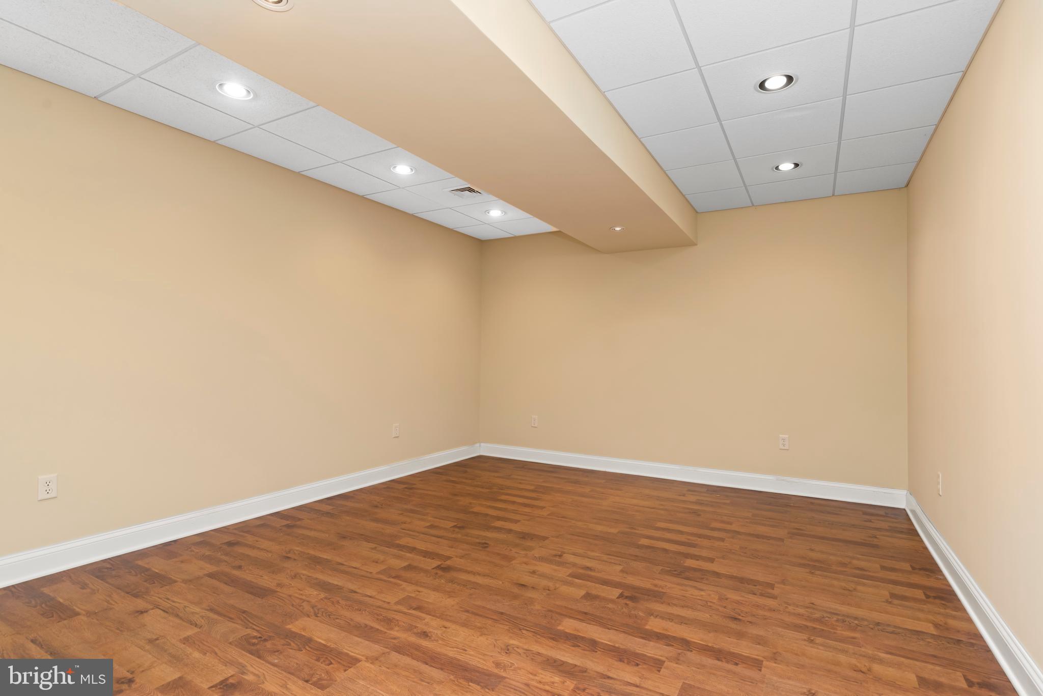 HILLSIDE FARMS - Residential