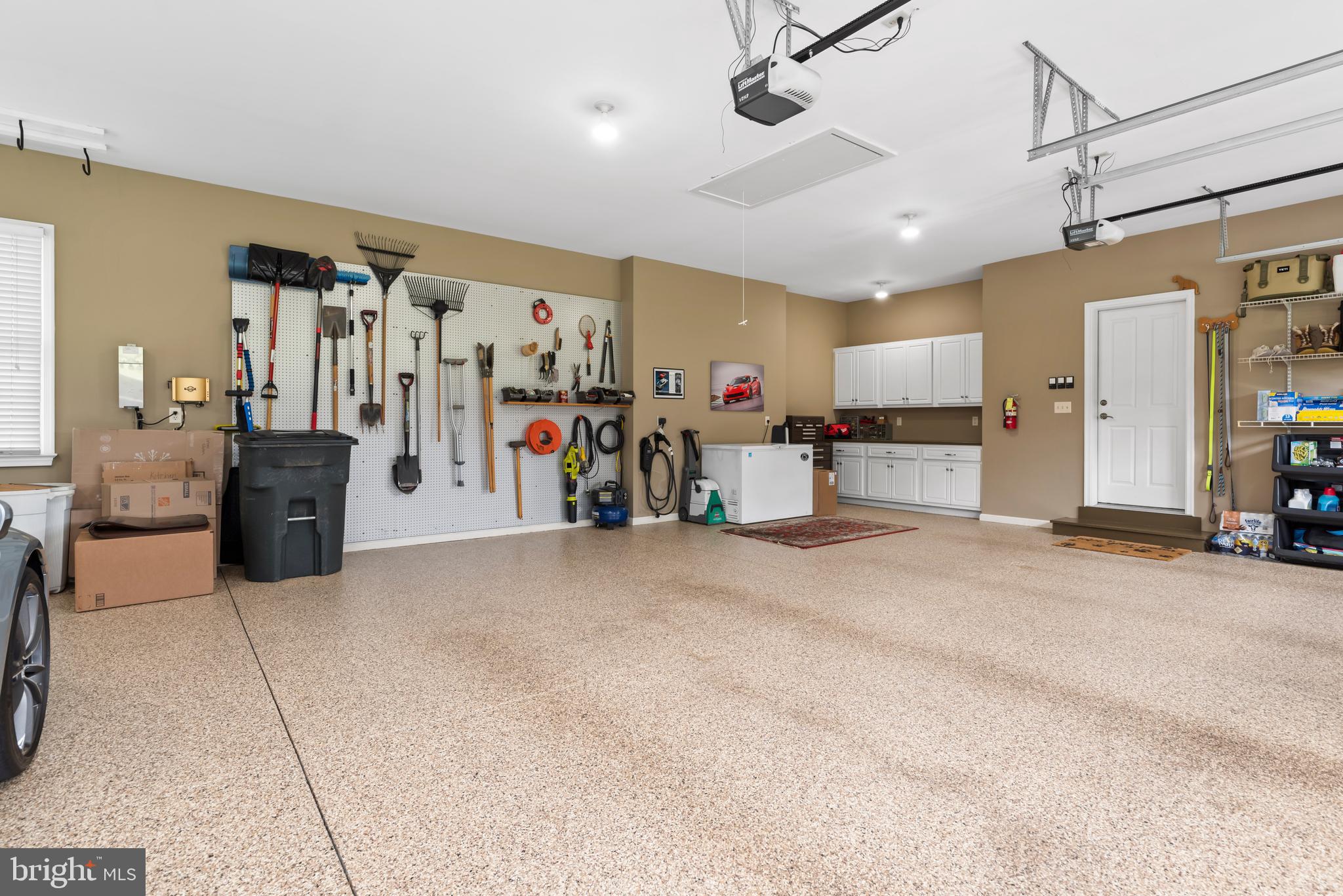 HILLSIDE FARMS - Residential