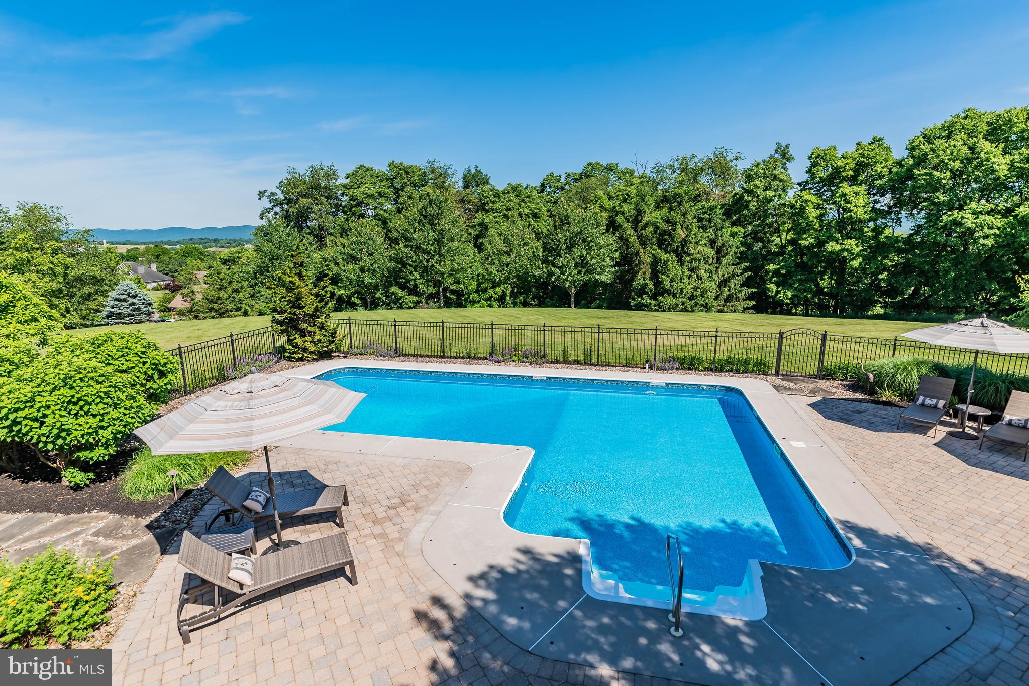 HILLSIDE FARMS - Residential