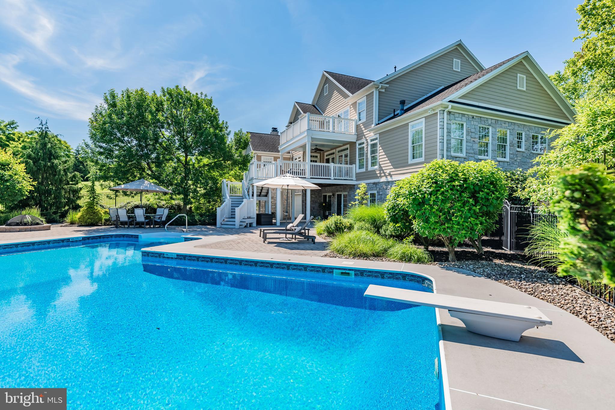 HILLSIDE FARMS - Residential