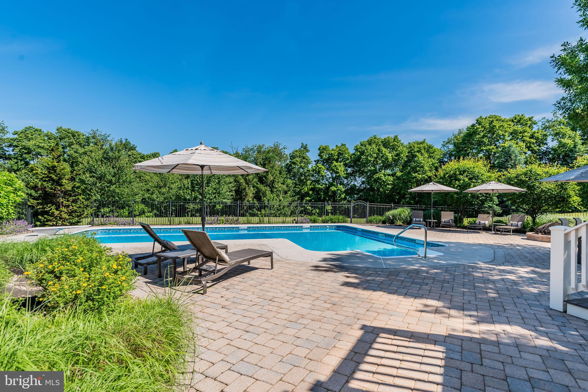 HILLSIDE FARMS - Residential