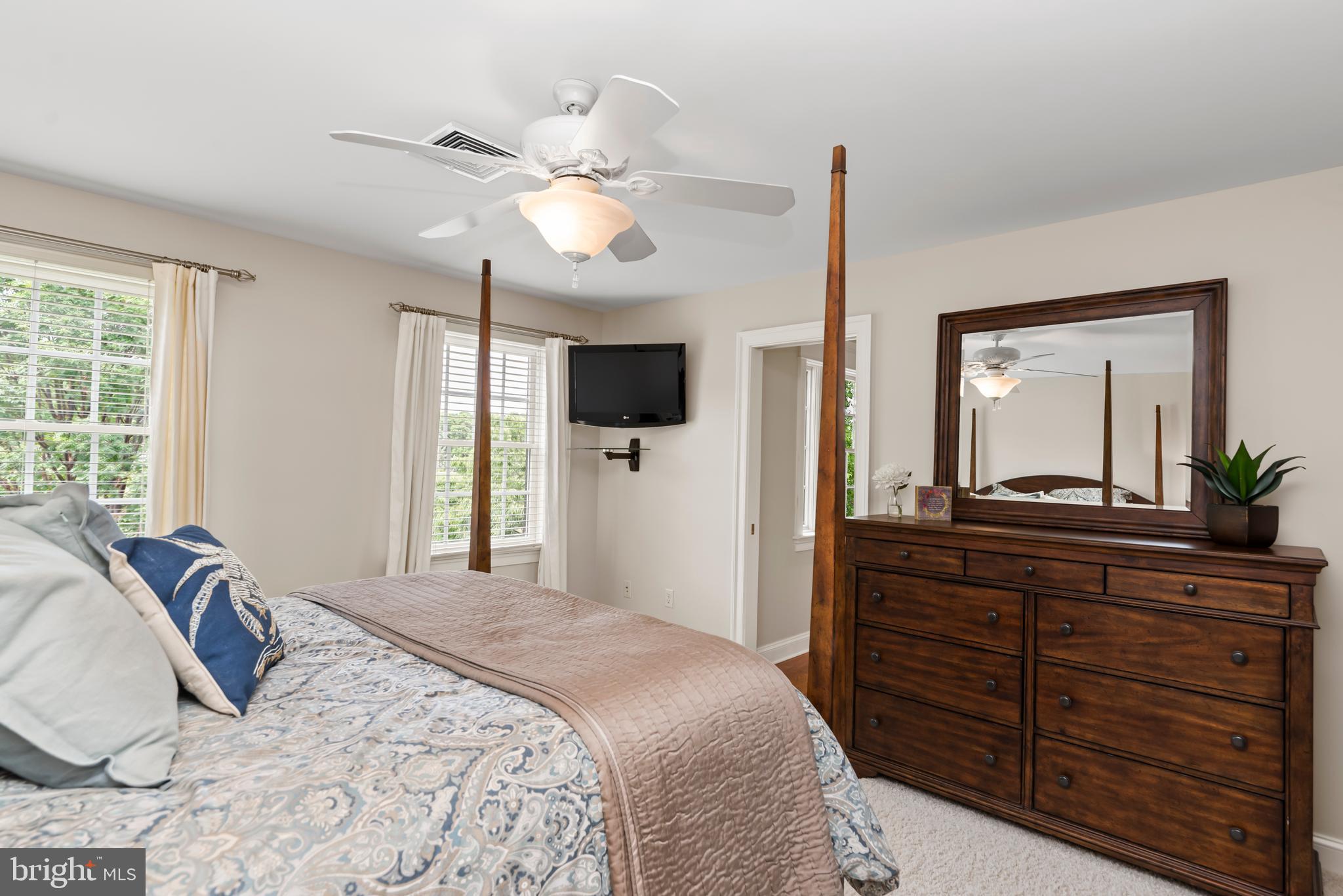 HILLSIDE FARMS - Residential