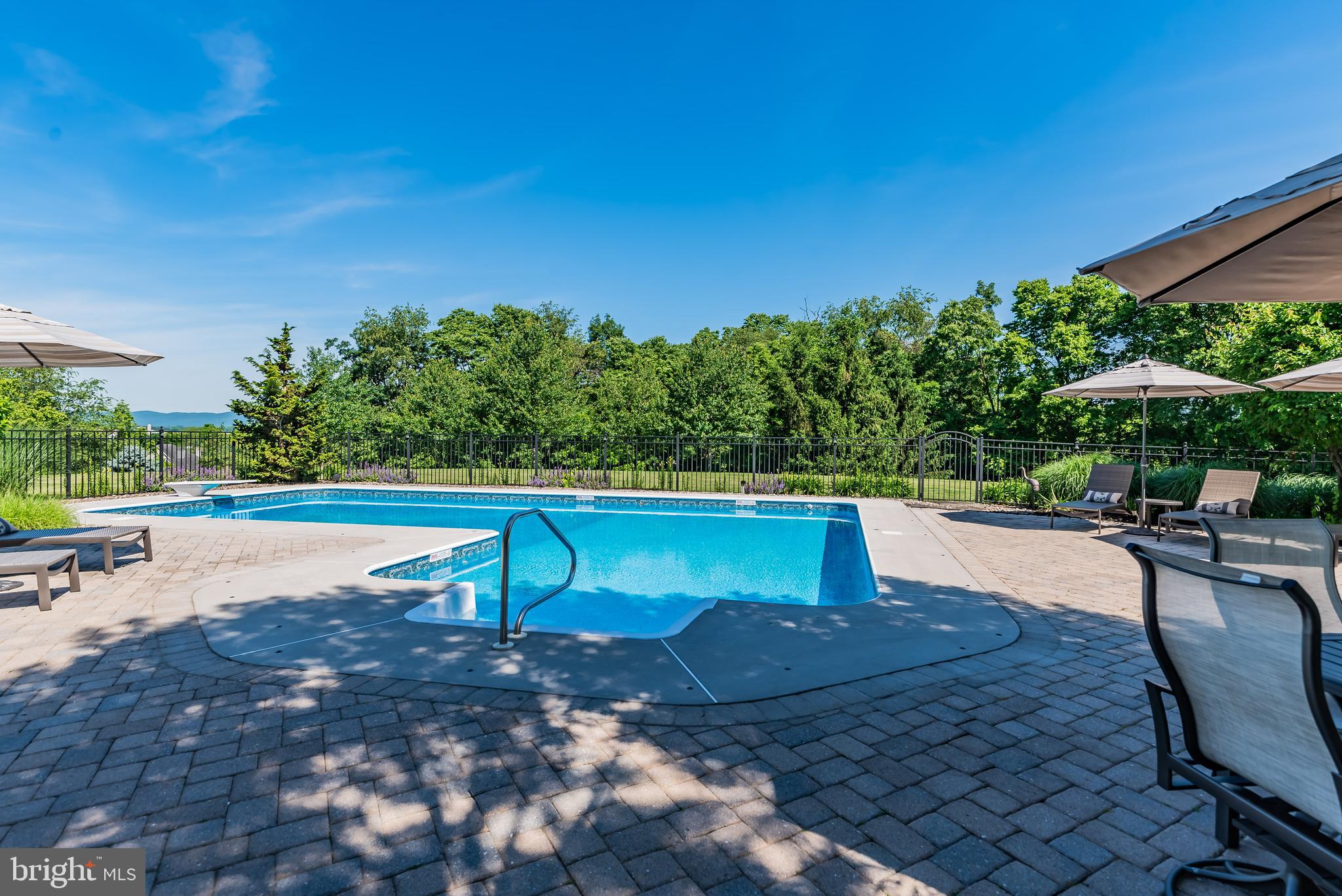 HILLSIDE FARMS - Residential