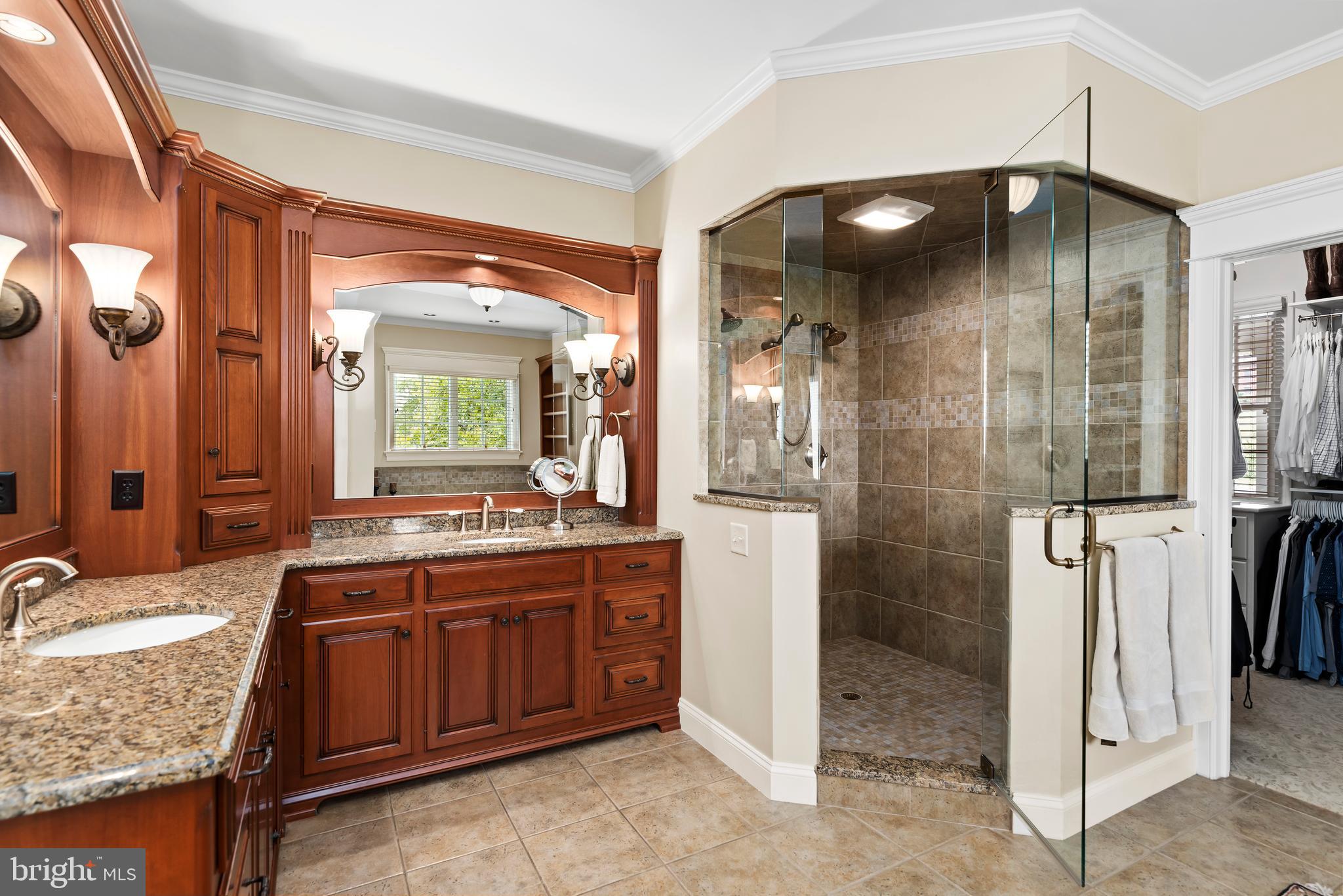 HILLSIDE FARMS - Residential