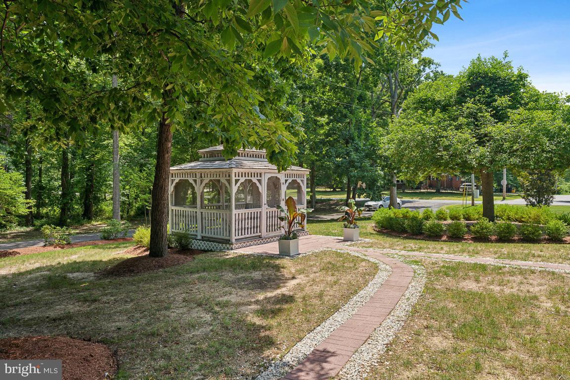 LIVINGSTON GROVE - Residential