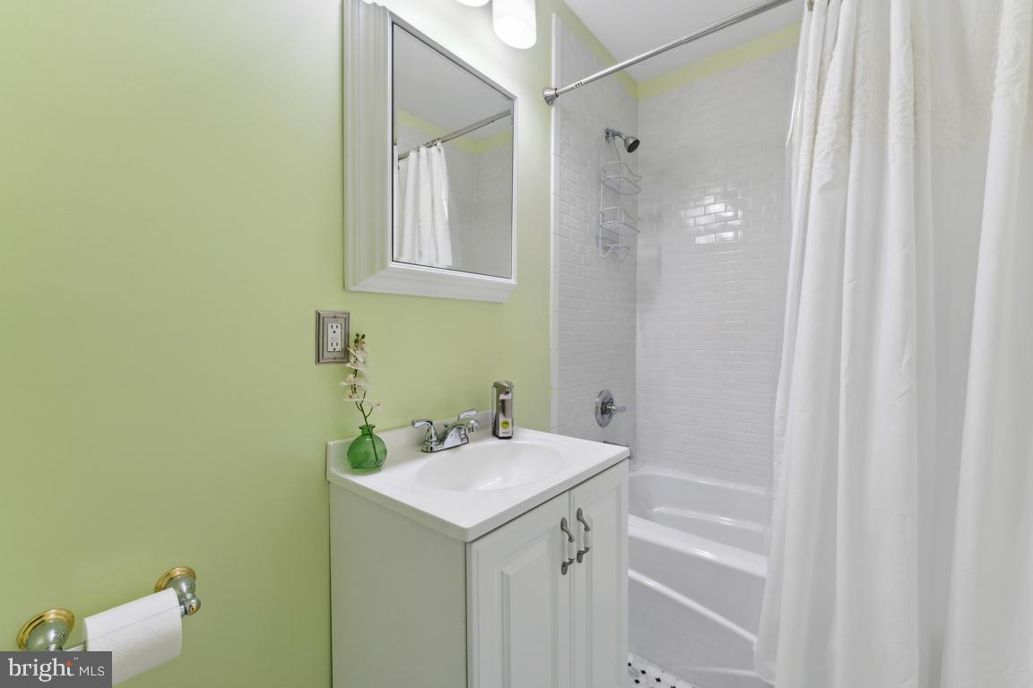 LIVINGSTON GROVE - Residential