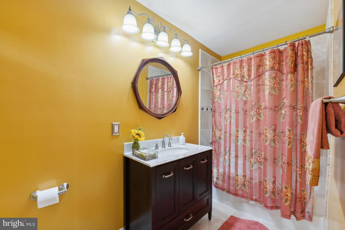 LIVINGSTON GROVE - Residential