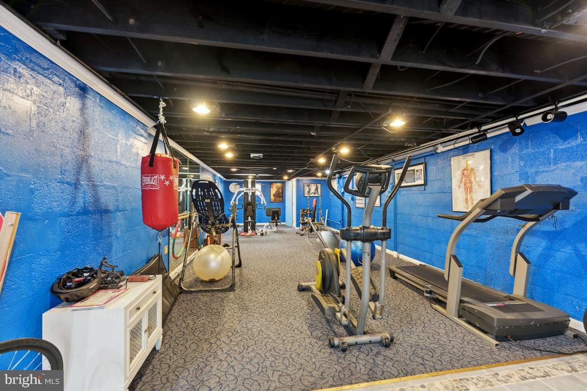 LIVINGSTON GROVE - Residential