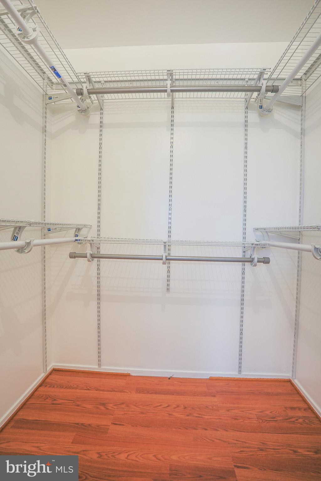 THE POINTS - Residential