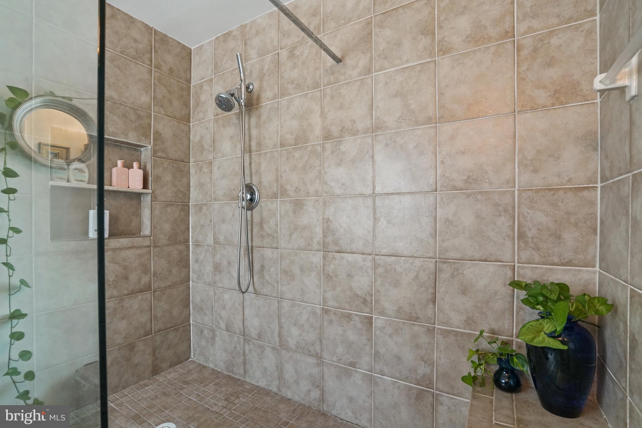 FALLS HILL - Residential