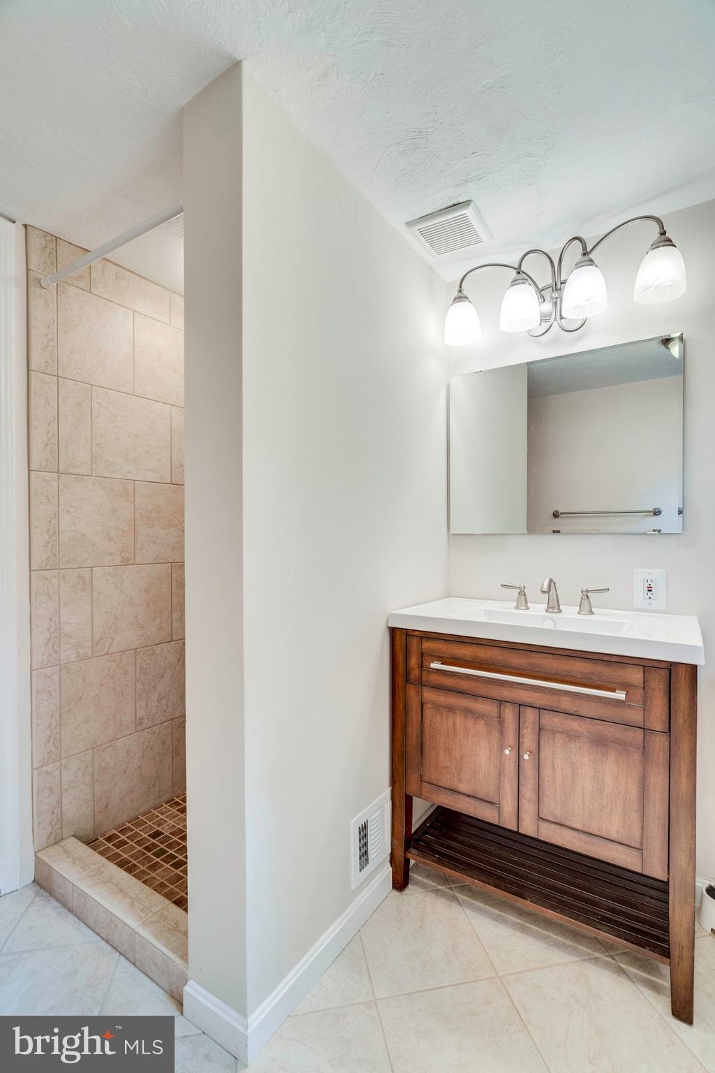 DALE VIEW MANOR - Residential Lease