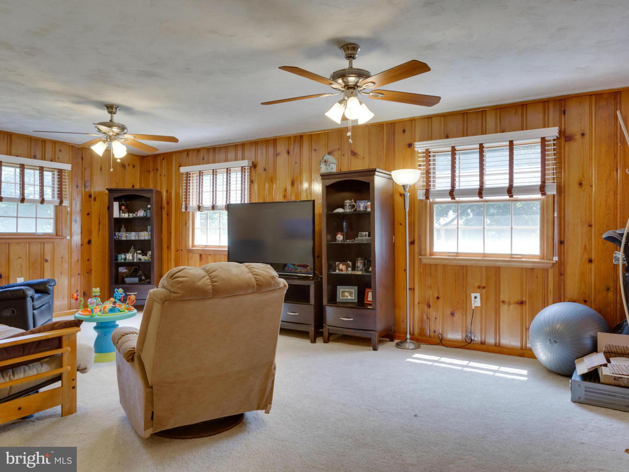 DALE VIEW MANOR - Residential Lease