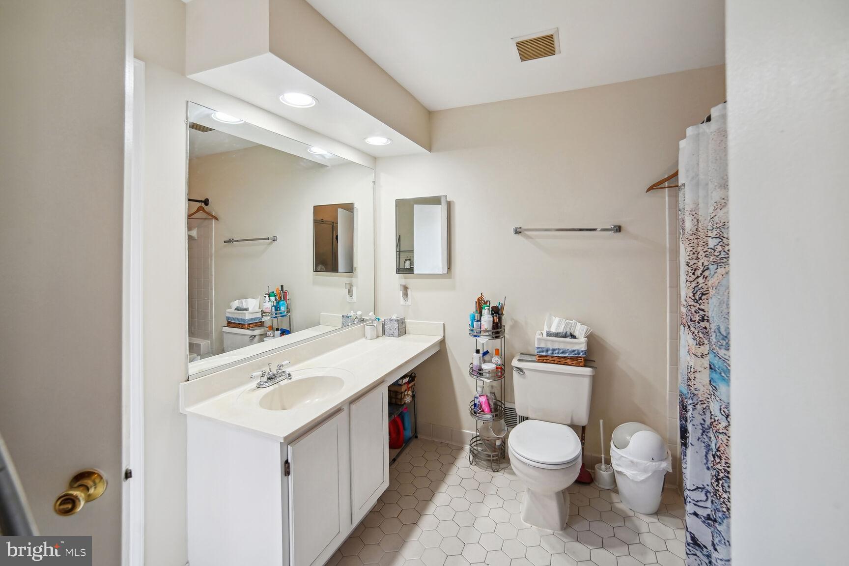 SILVER SPRING CNTRY CLUB - Residential