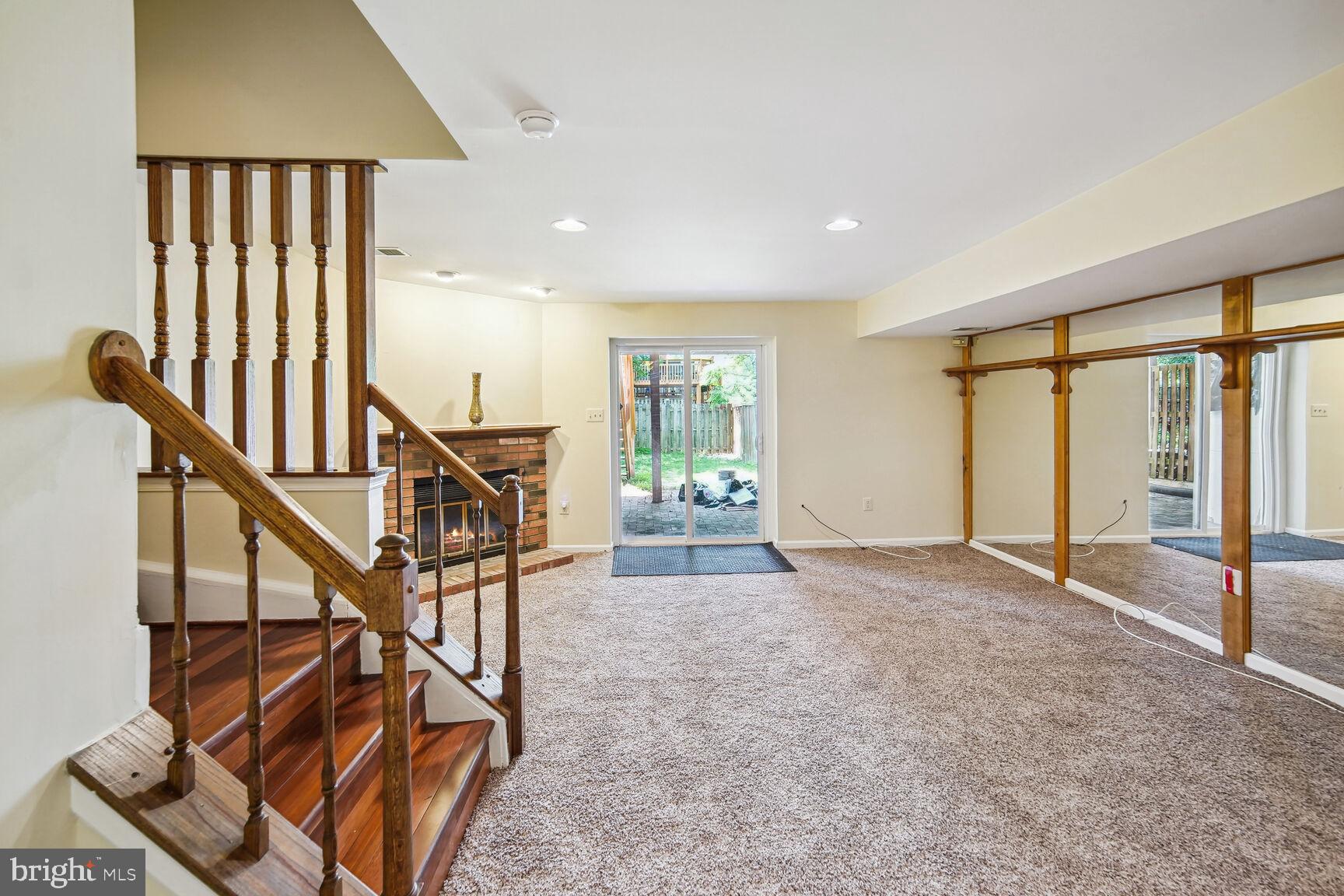 SILVER SPRING CNTRY CLUB - Residential