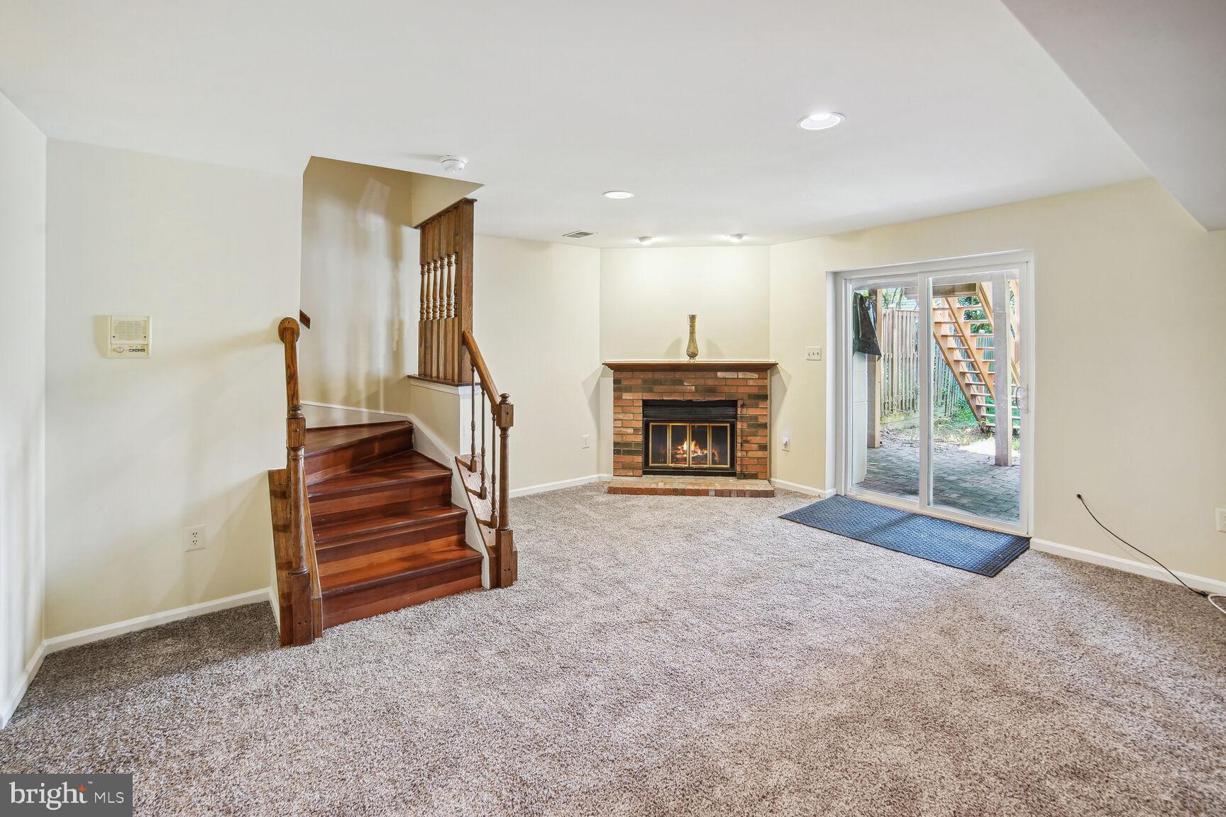 SILVER SPRING CNTRY CLUB - Residential