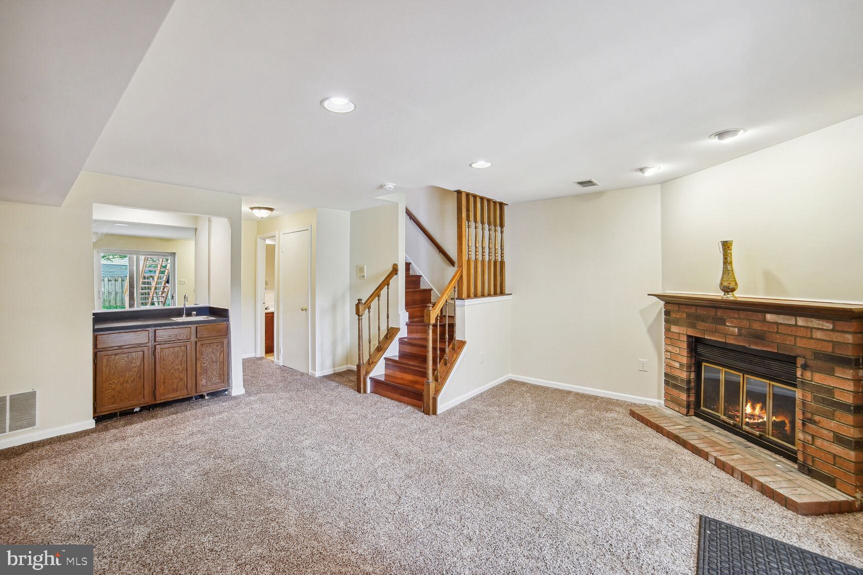 SILVER SPRING CNTRY CLUB - Residential