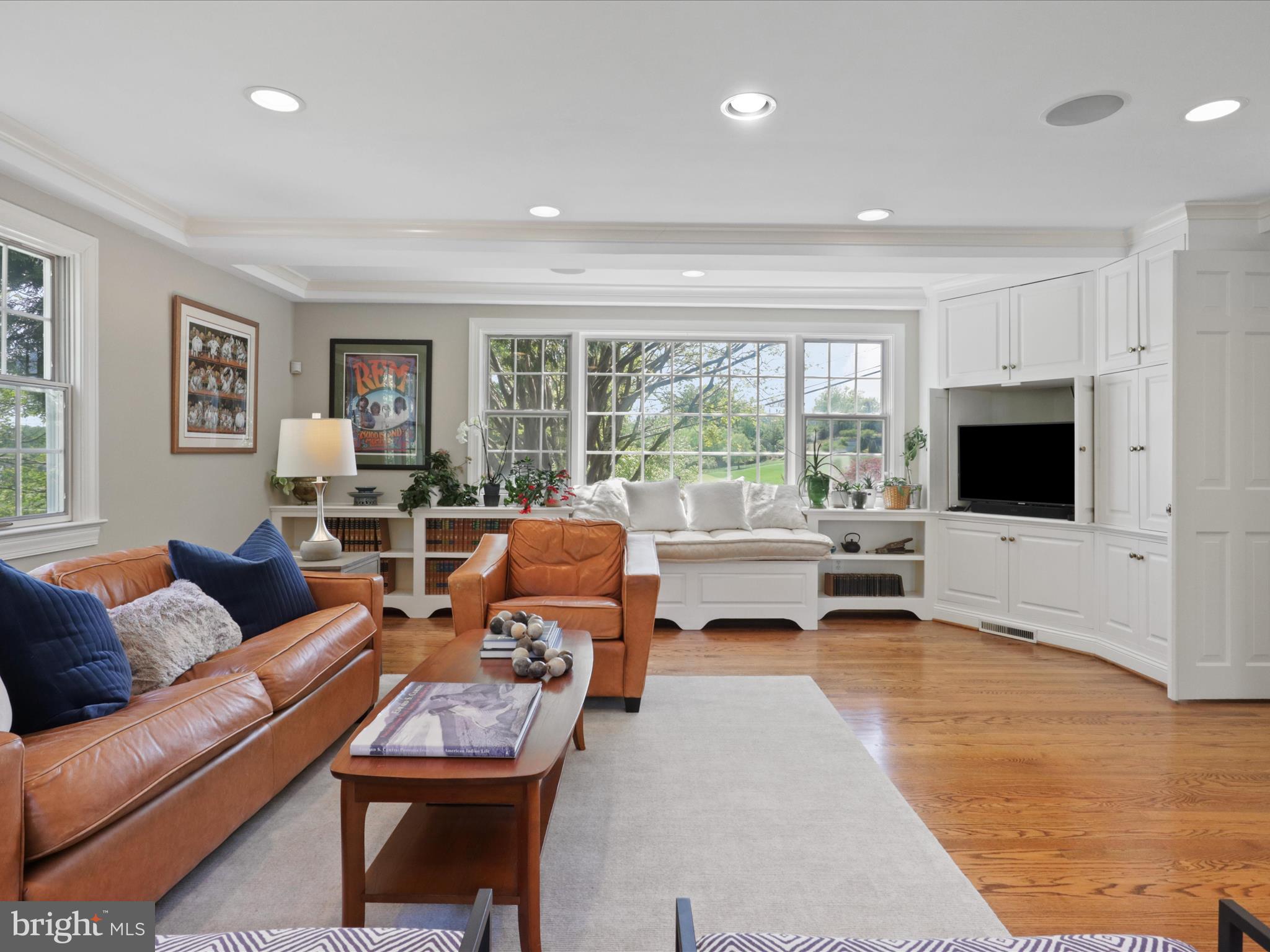 COUNTRY CLUB HILLS - Residential Lease