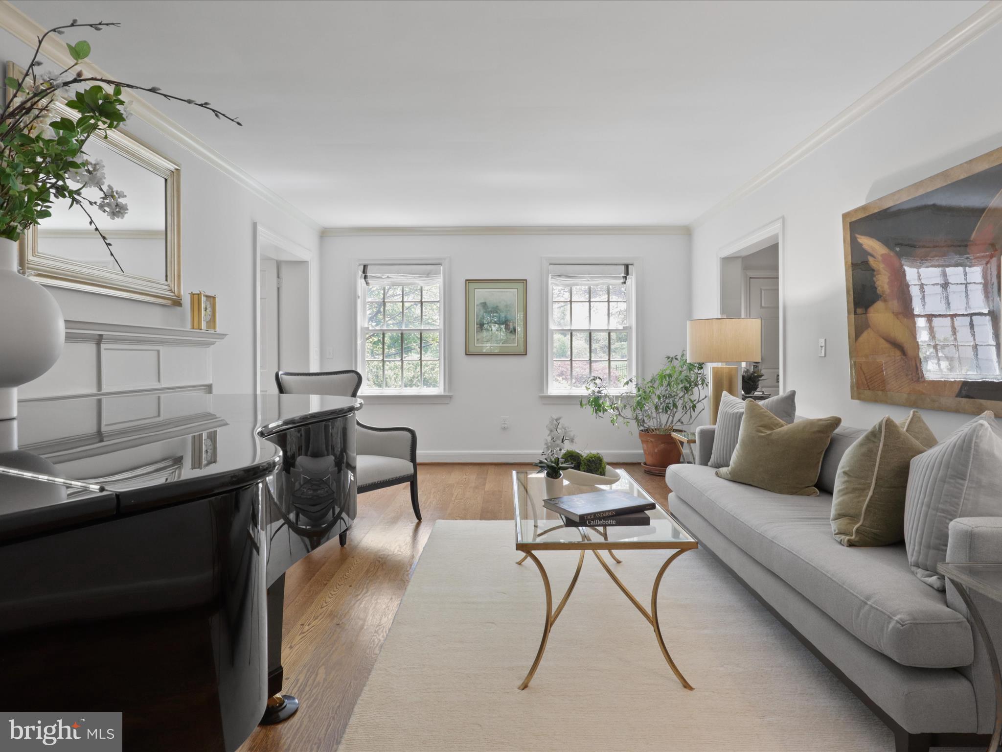 COUNTRY CLUB HILLS - Residential Lease