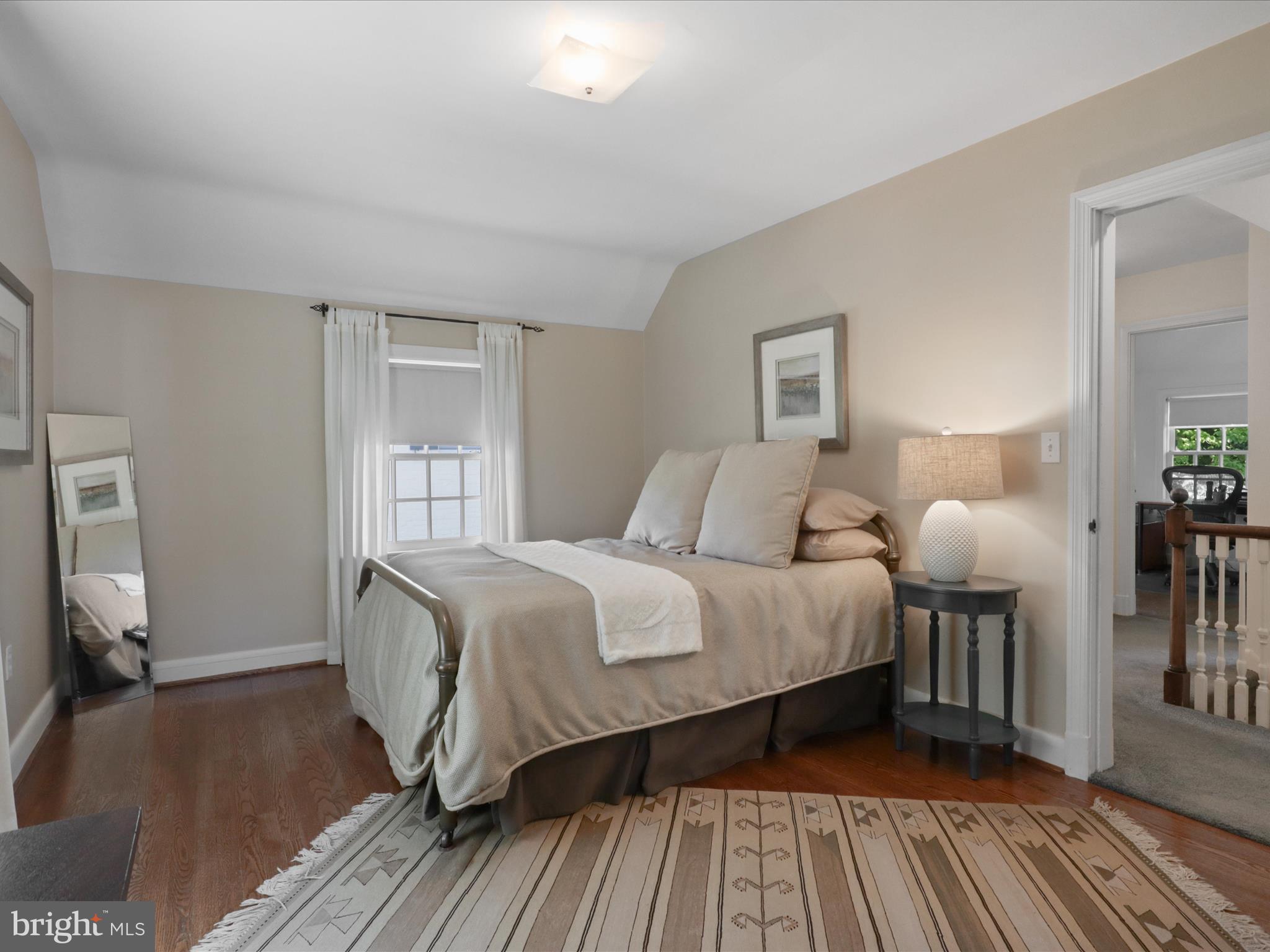 COUNTRY CLUB HILLS - Residential Lease