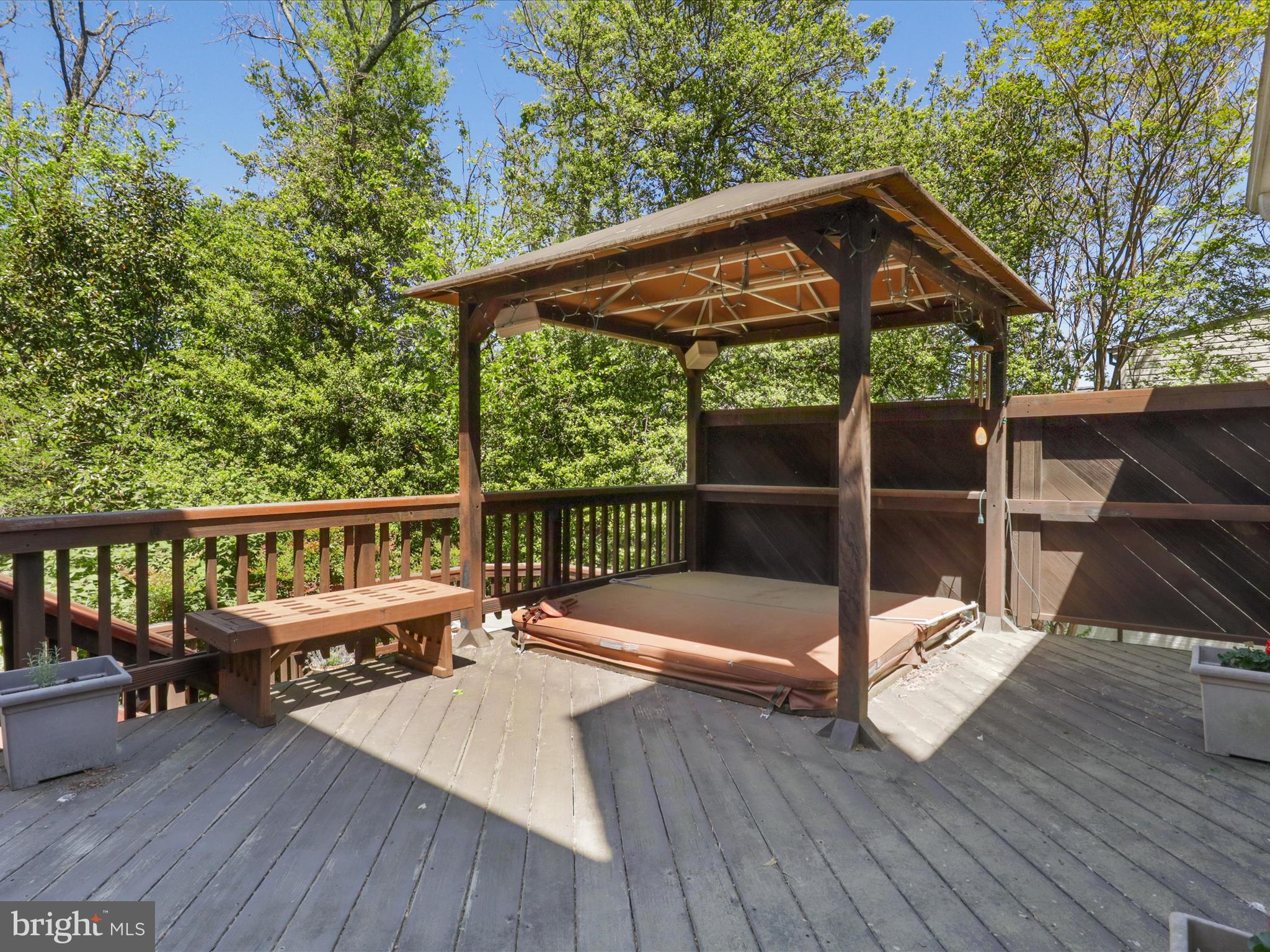 COUNTRY CLUB HILLS - Residential Lease