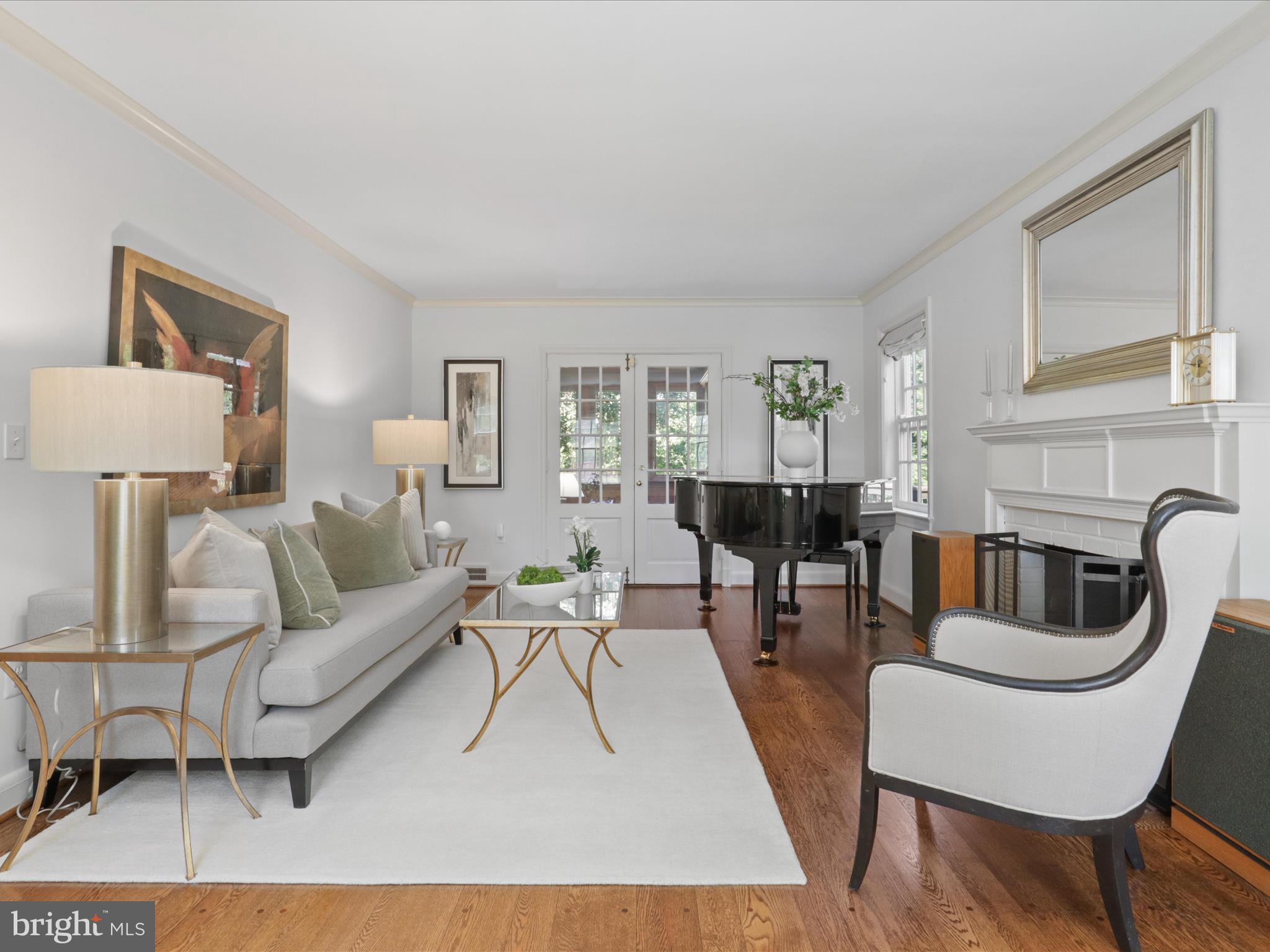 COUNTRY CLUB HILLS - Residential Lease