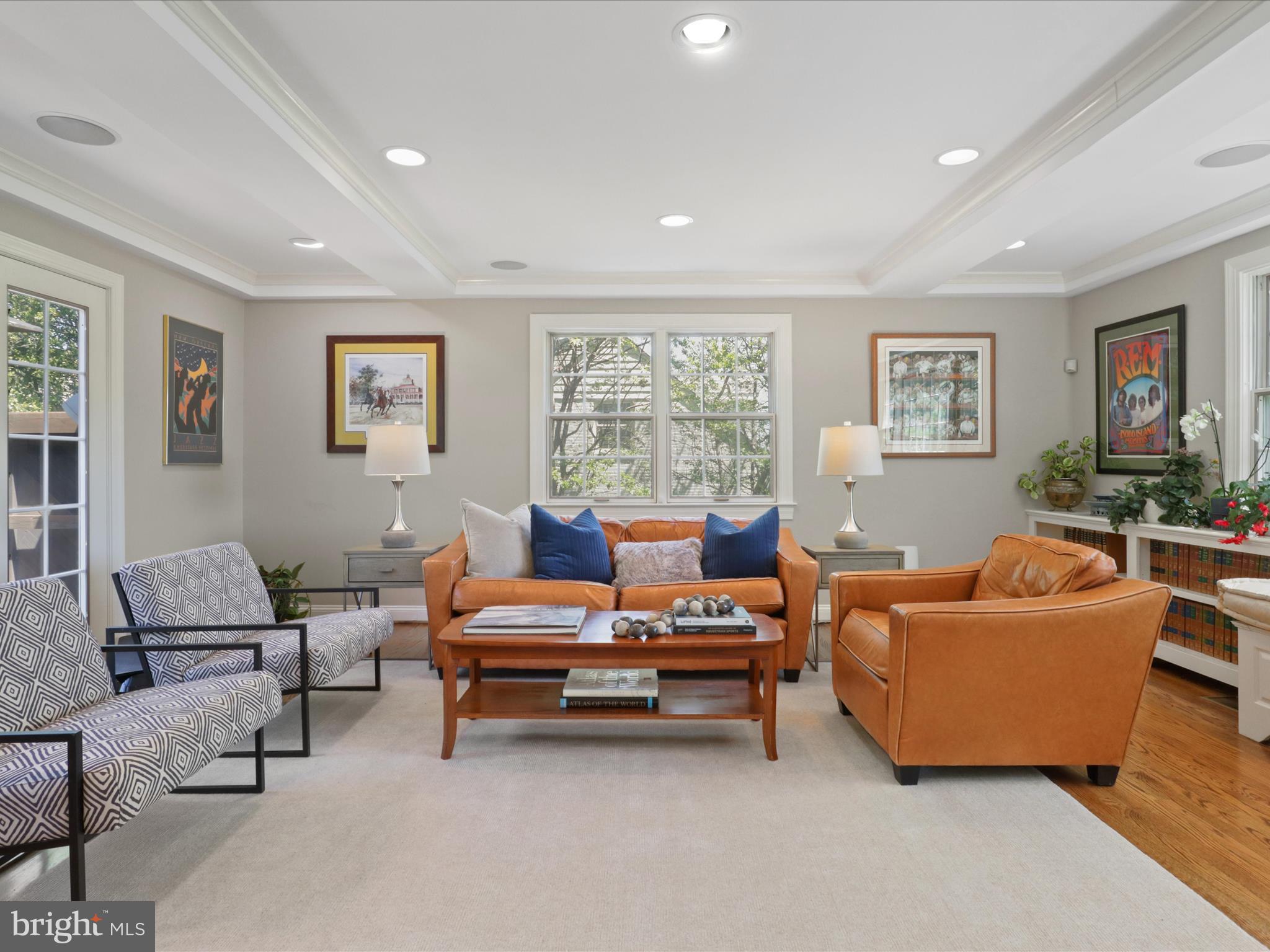 COUNTRY CLUB HILLS - Residential Lease