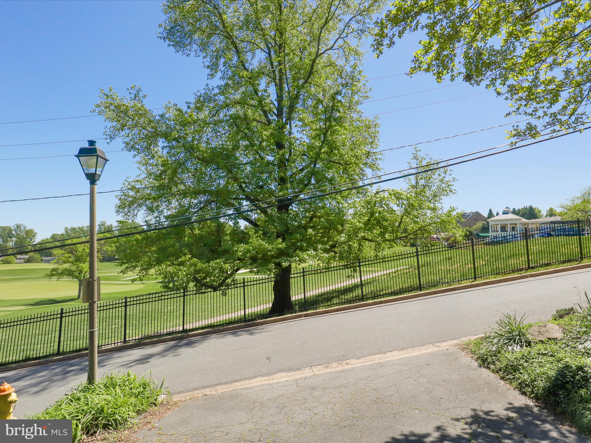 COUNTRY CLUB HILLS - Residential Lease