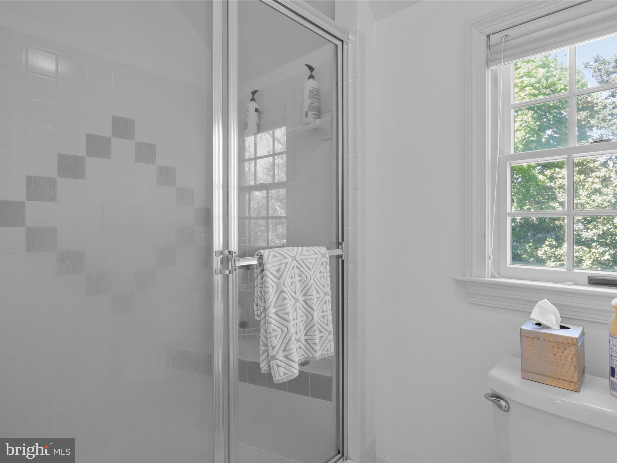 COUNTRY CLUB HILLS - Residential Lease