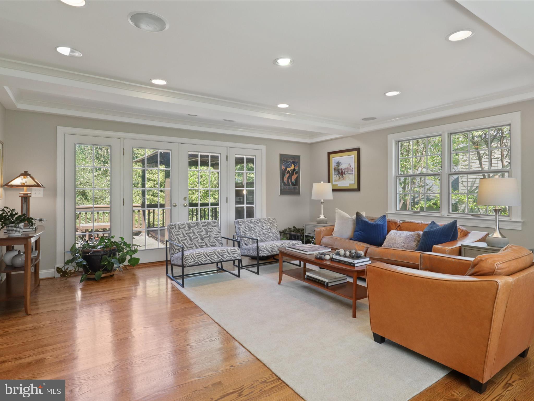 COUNTRY CLUB HILLS - Residential Lease