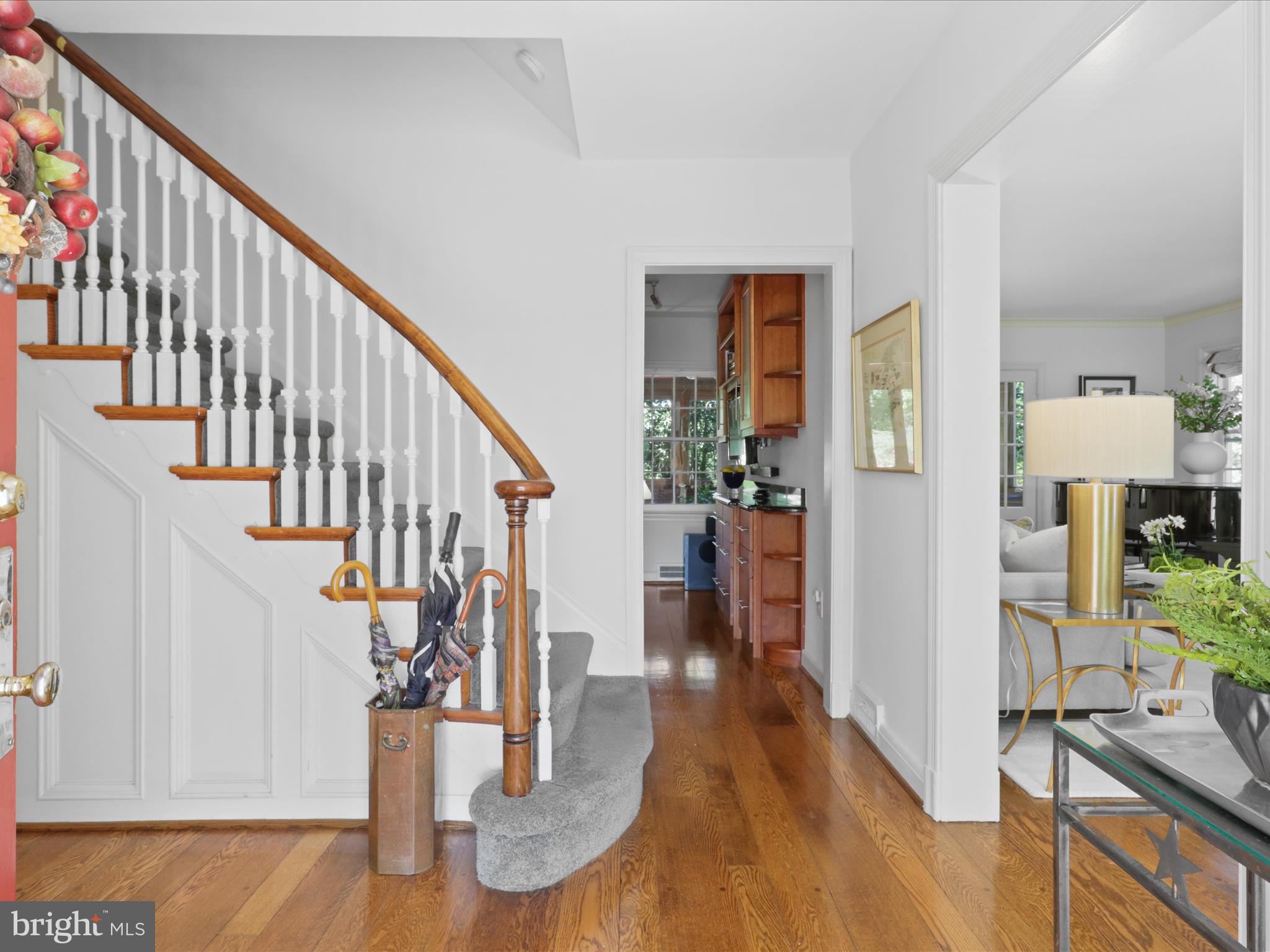 COUNTRY CLUB HILLS - Residential Lease