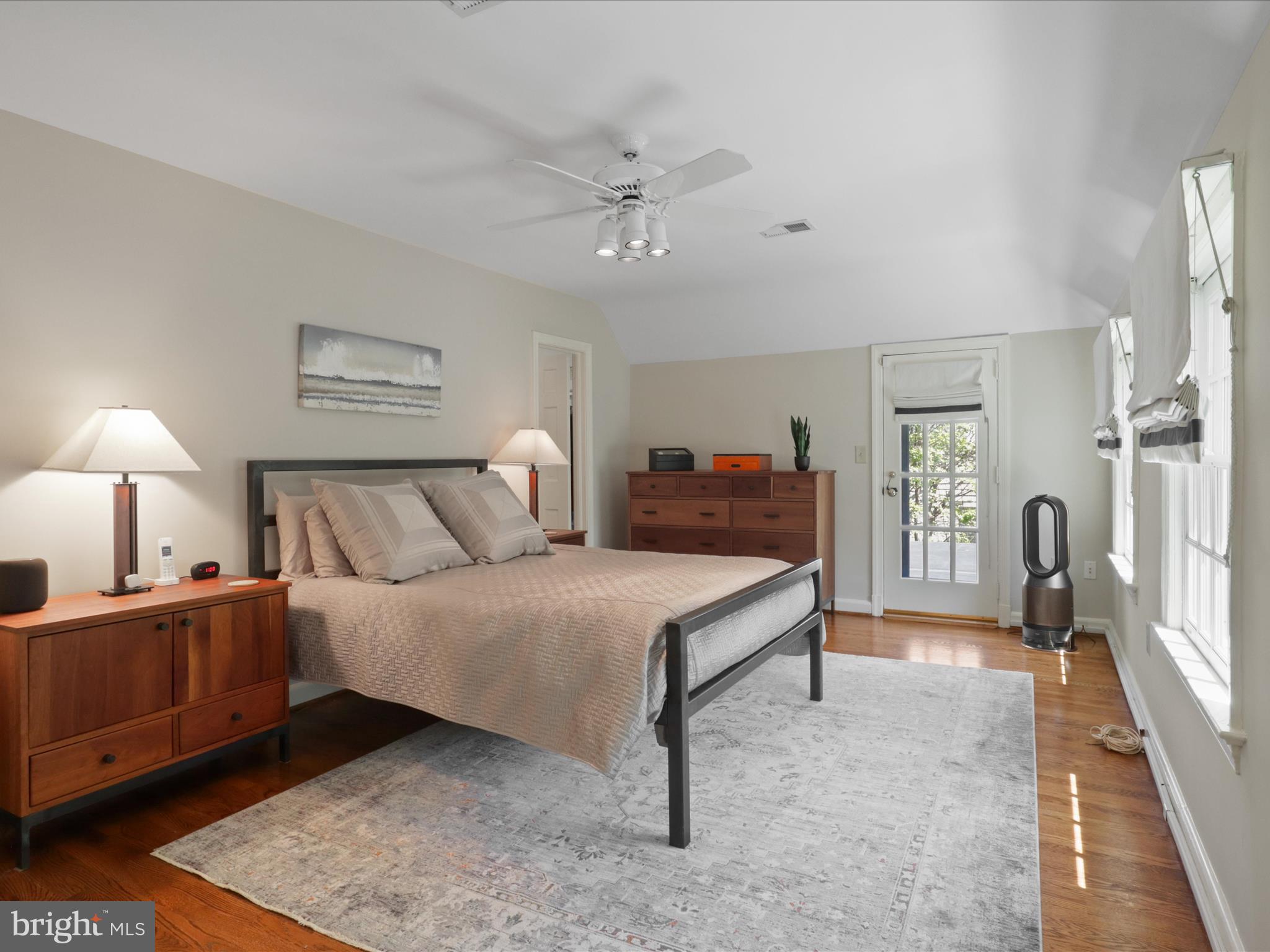 COUNTRY CLUB HILLS - Residential Lease