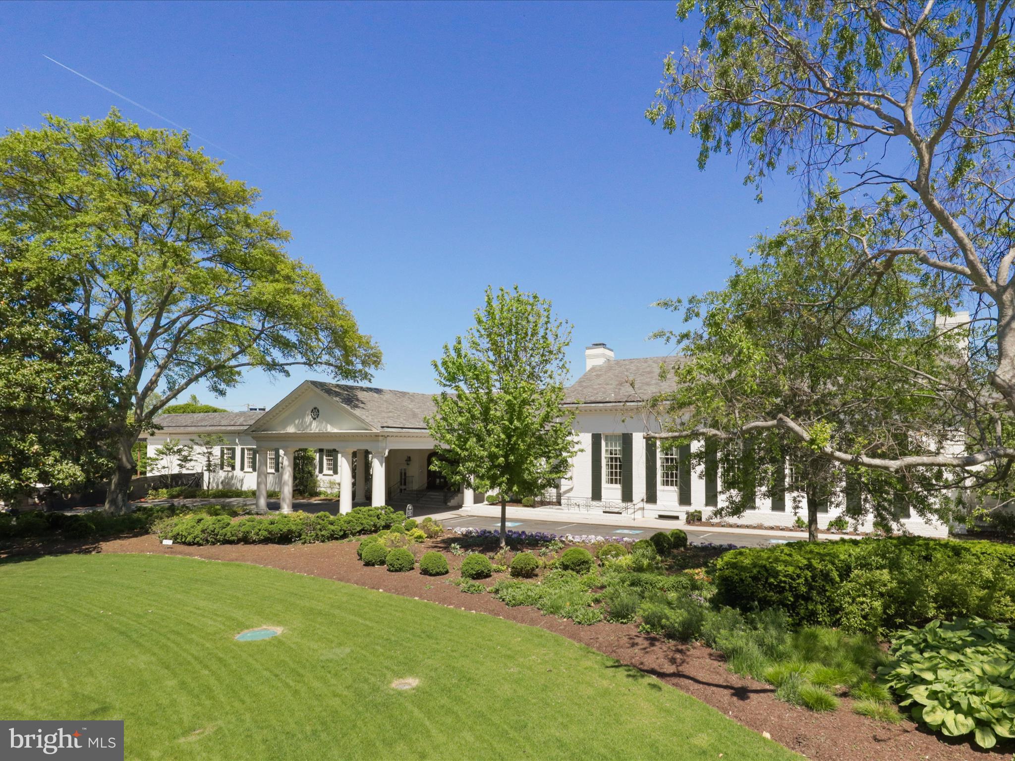 COUNTRY CLUB HILLS - Residential Lease