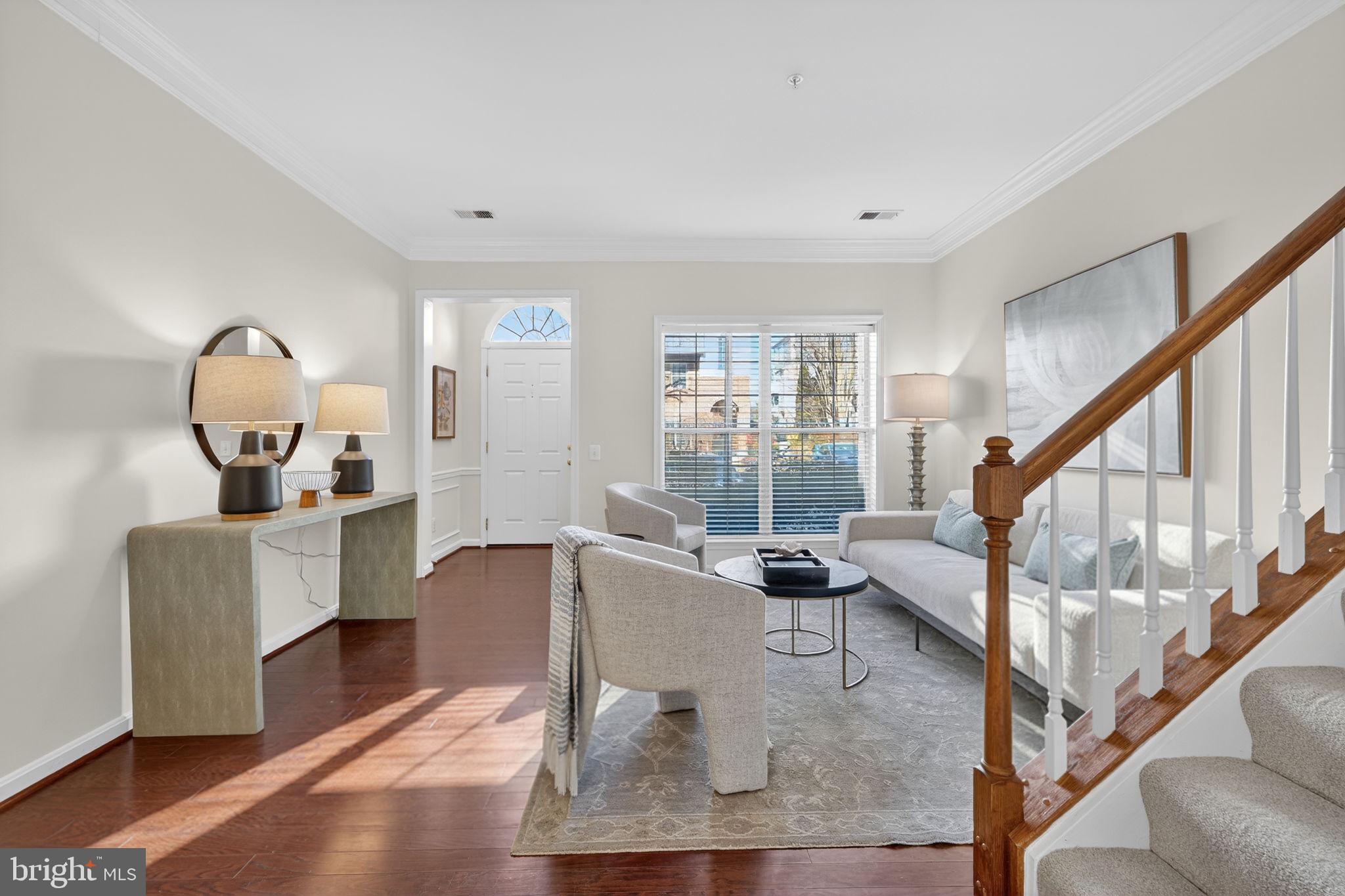 1716 KINGSGATE COURT