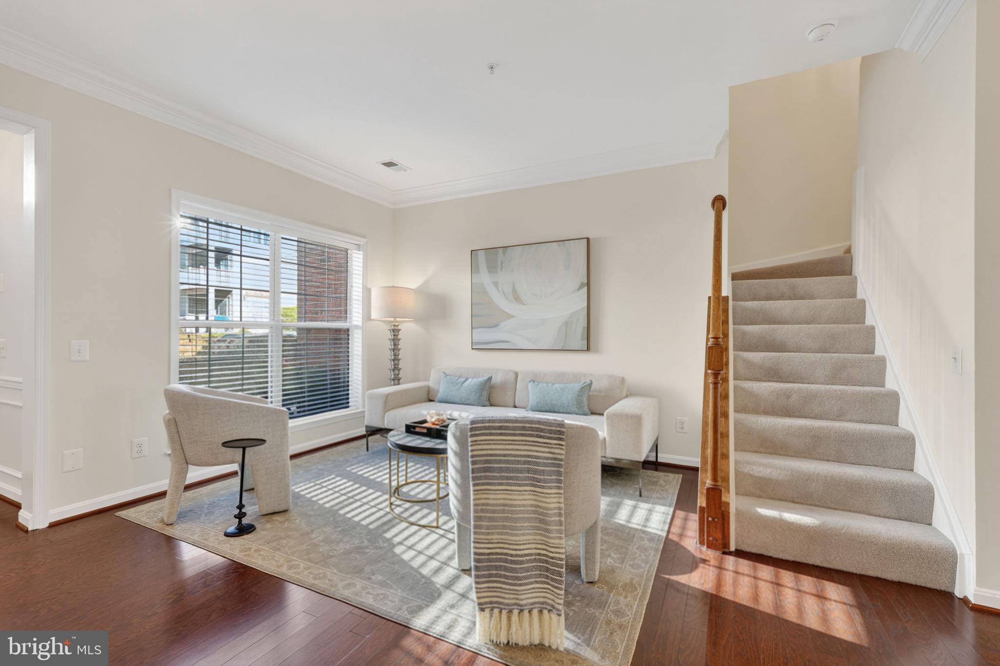 1716 KINGSGATE COURT