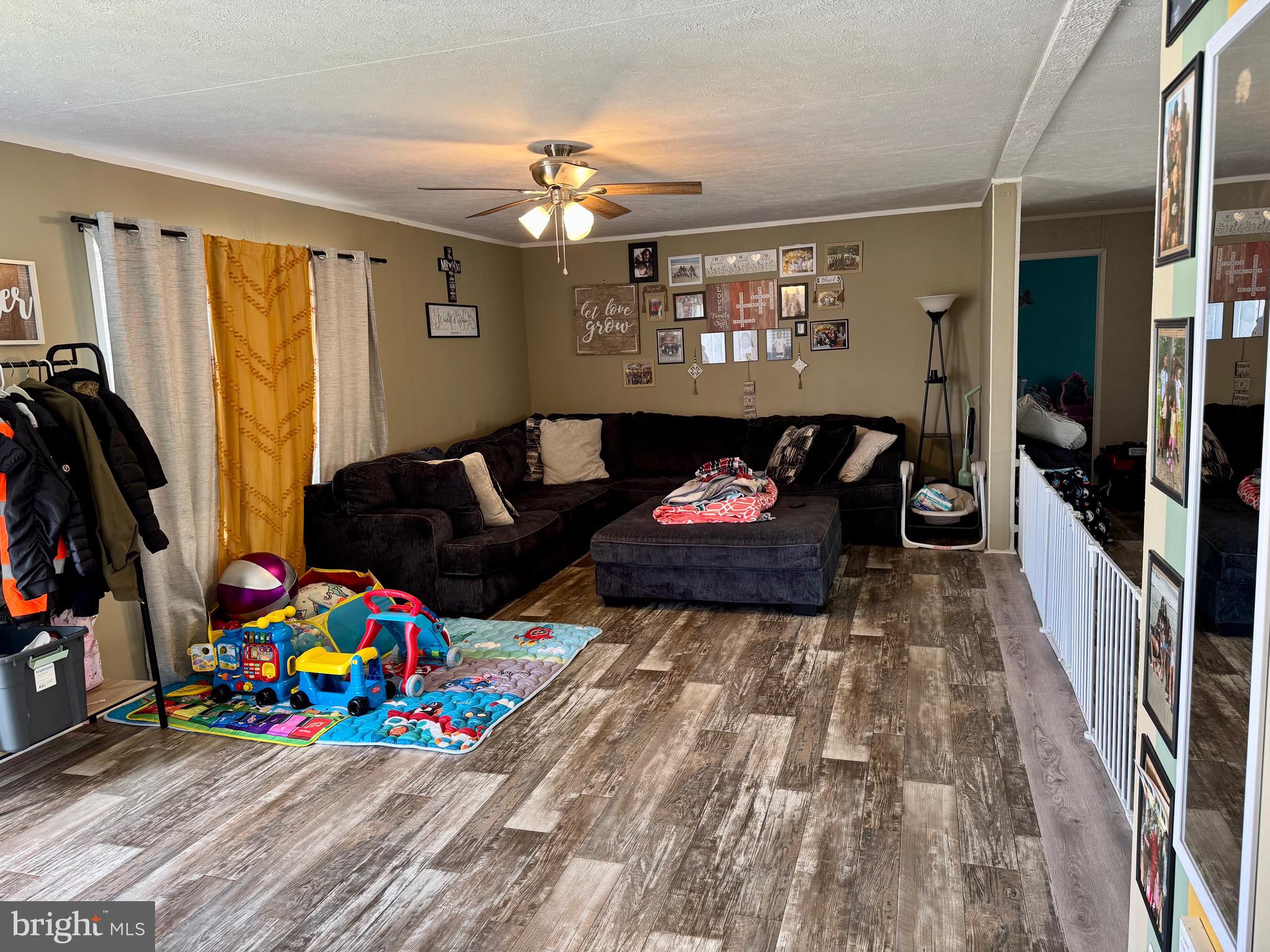 386 ROYAL CREST DRIVE