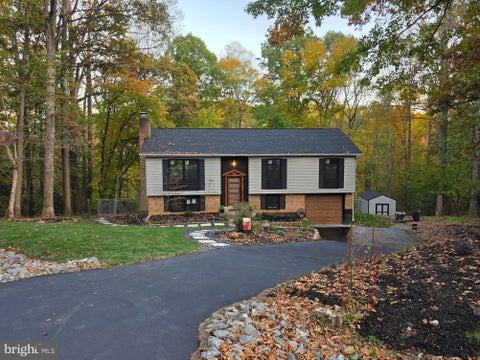 Photo of 14899 Yolanda Lane, MANASSAS, VA 20112 (MLS # VAPW2133180)