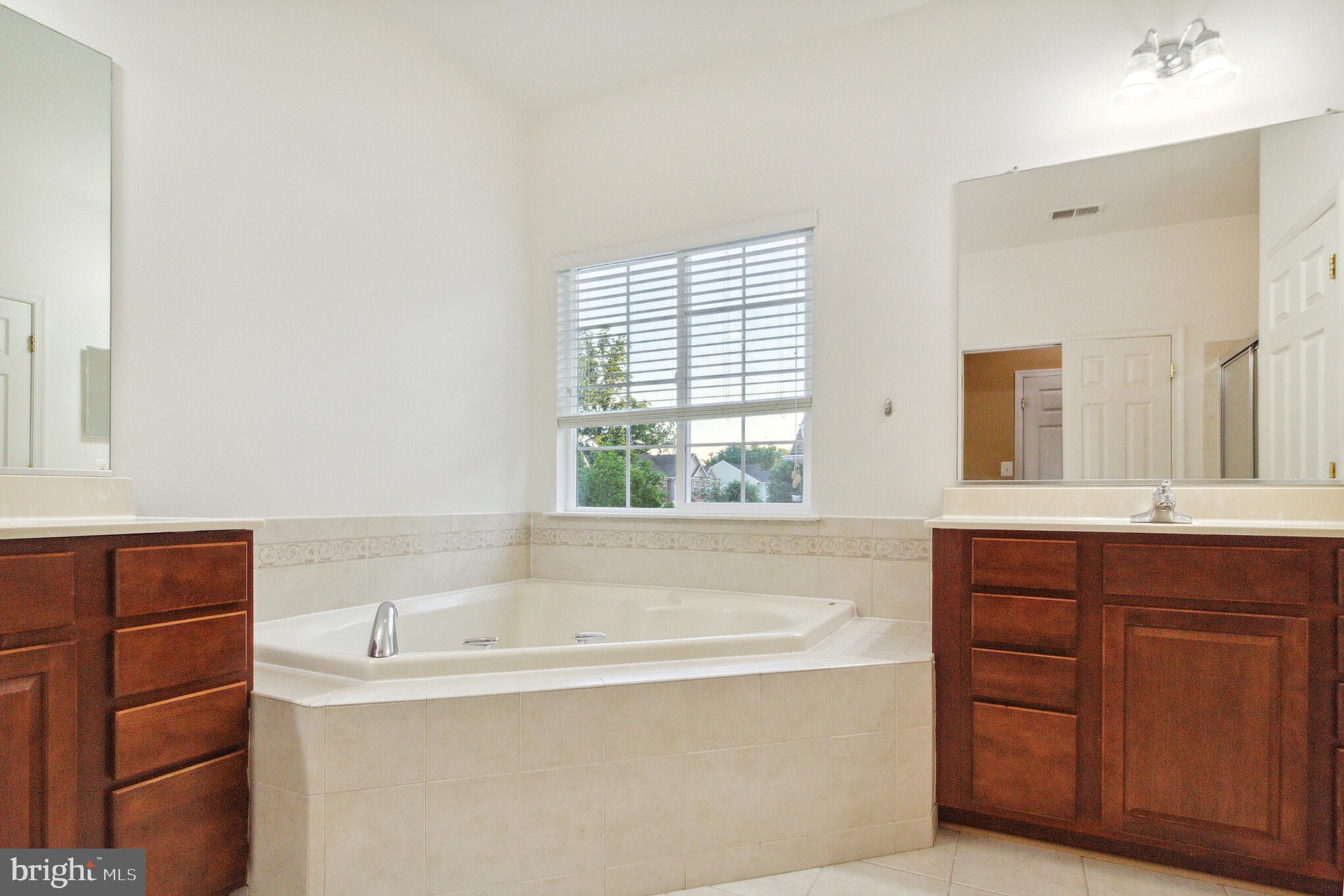 CASCADE OVERLOOK - Residential