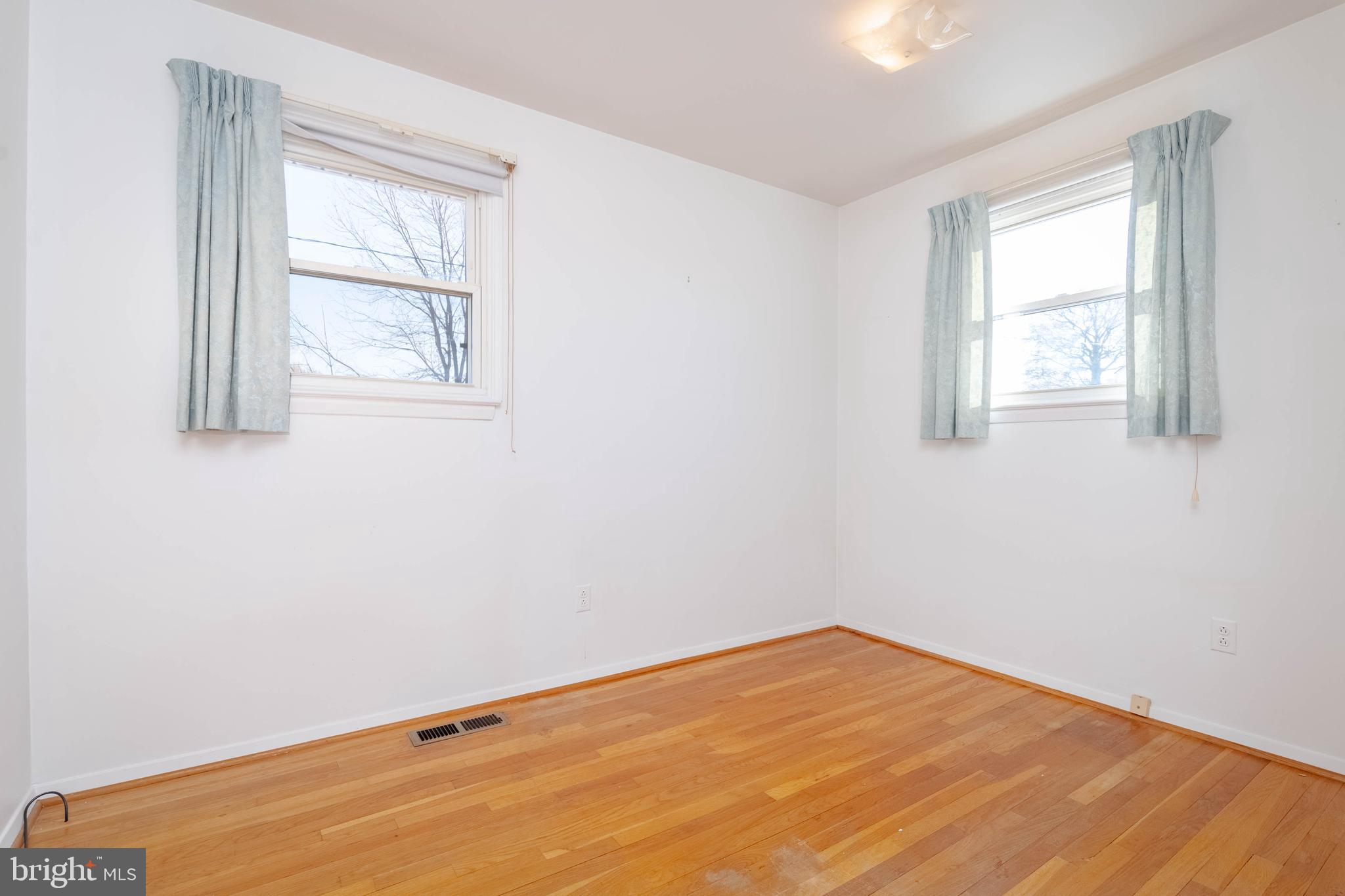 LODGE FOREST MANOR - Residential