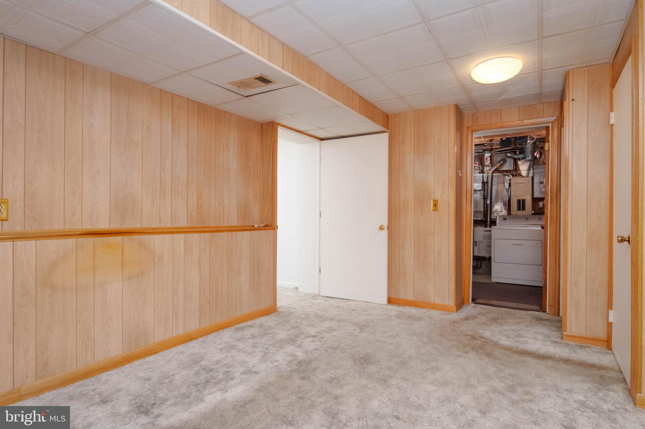 LODGE FOREST MANOR - Residential