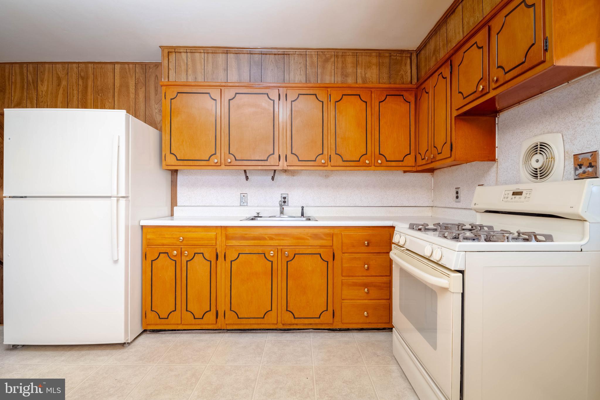 LODGE FOREST MANOR - Residential