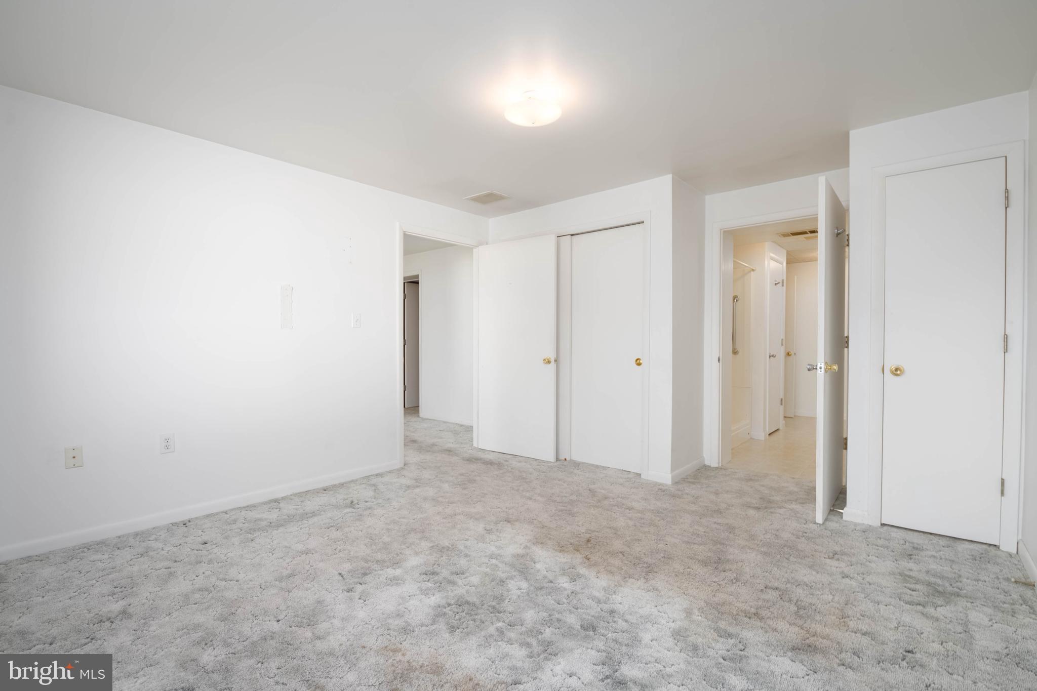 LODGE FOREST MANOR - Residential