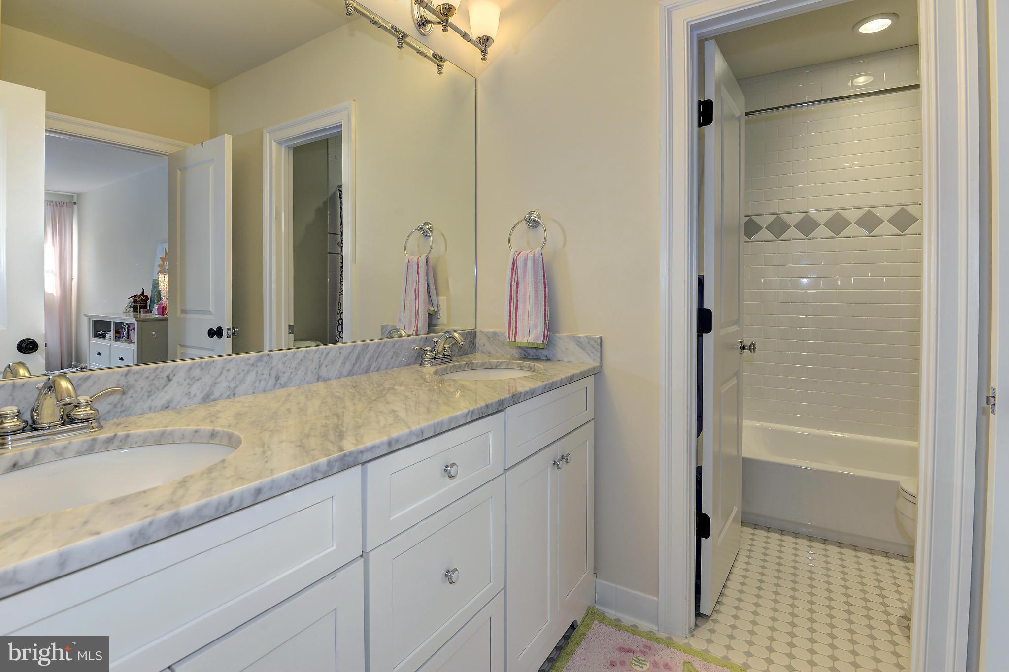 WEST MC LEAN - Residential