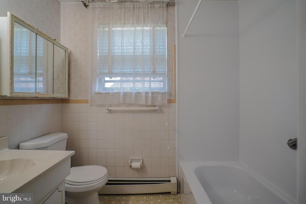 listing image 0