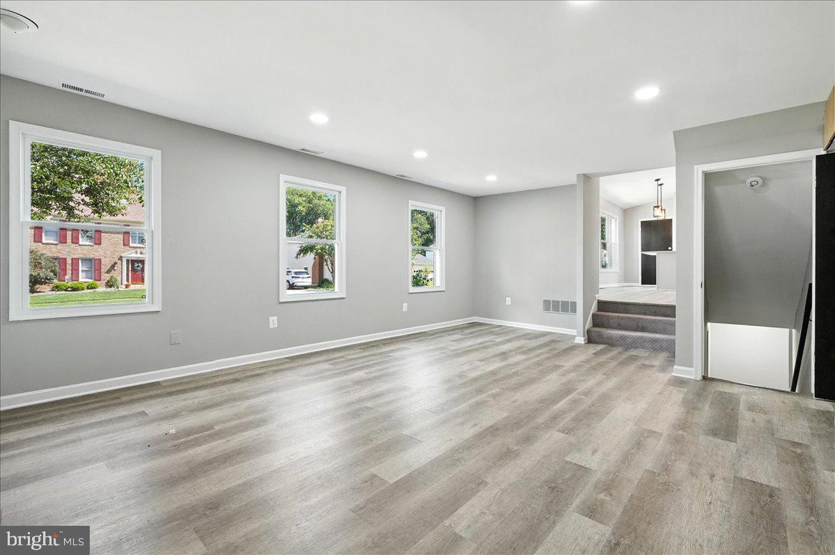 STONEGATE VILLAGE - Residential