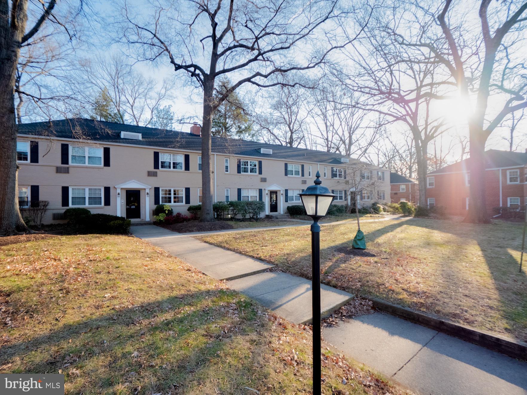 ARLINGTON OAKS - Residential