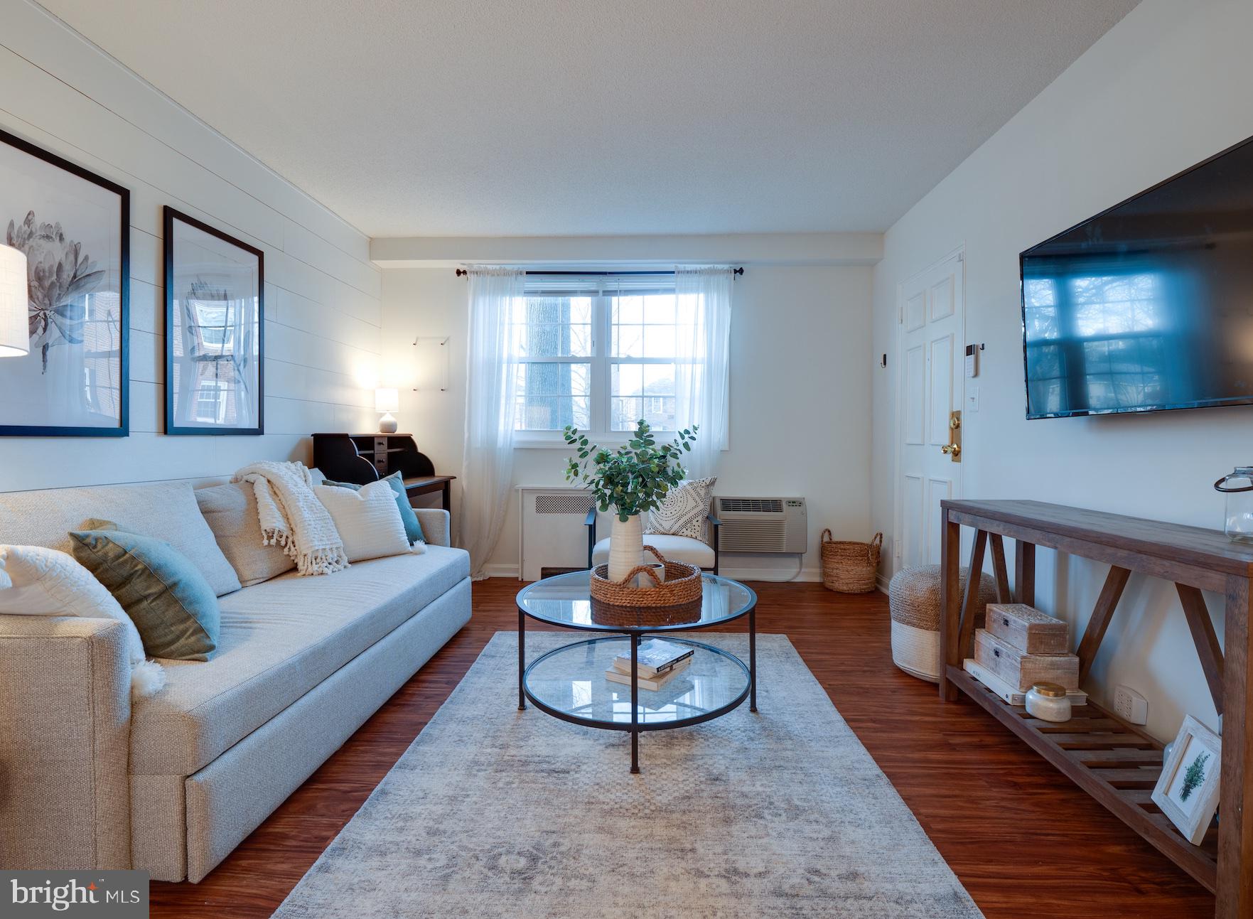 ARLINGTON OAKS - Residential