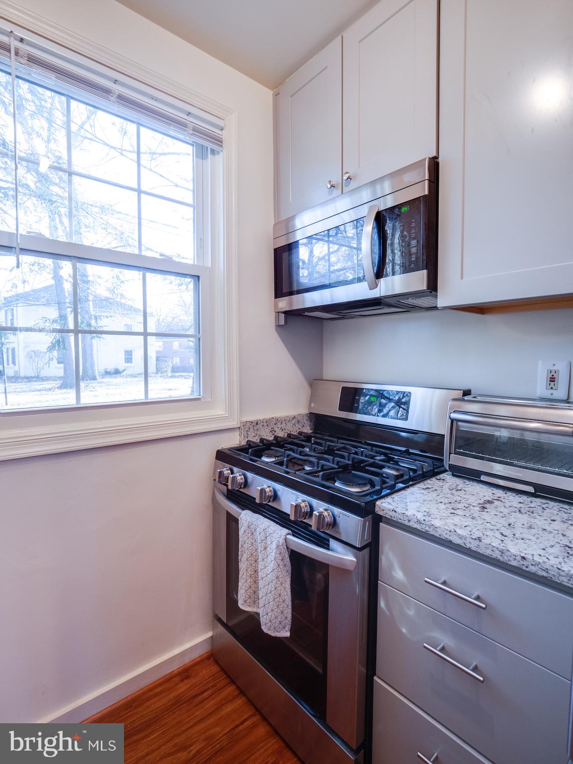 ARLINGTON OAKS - Residential