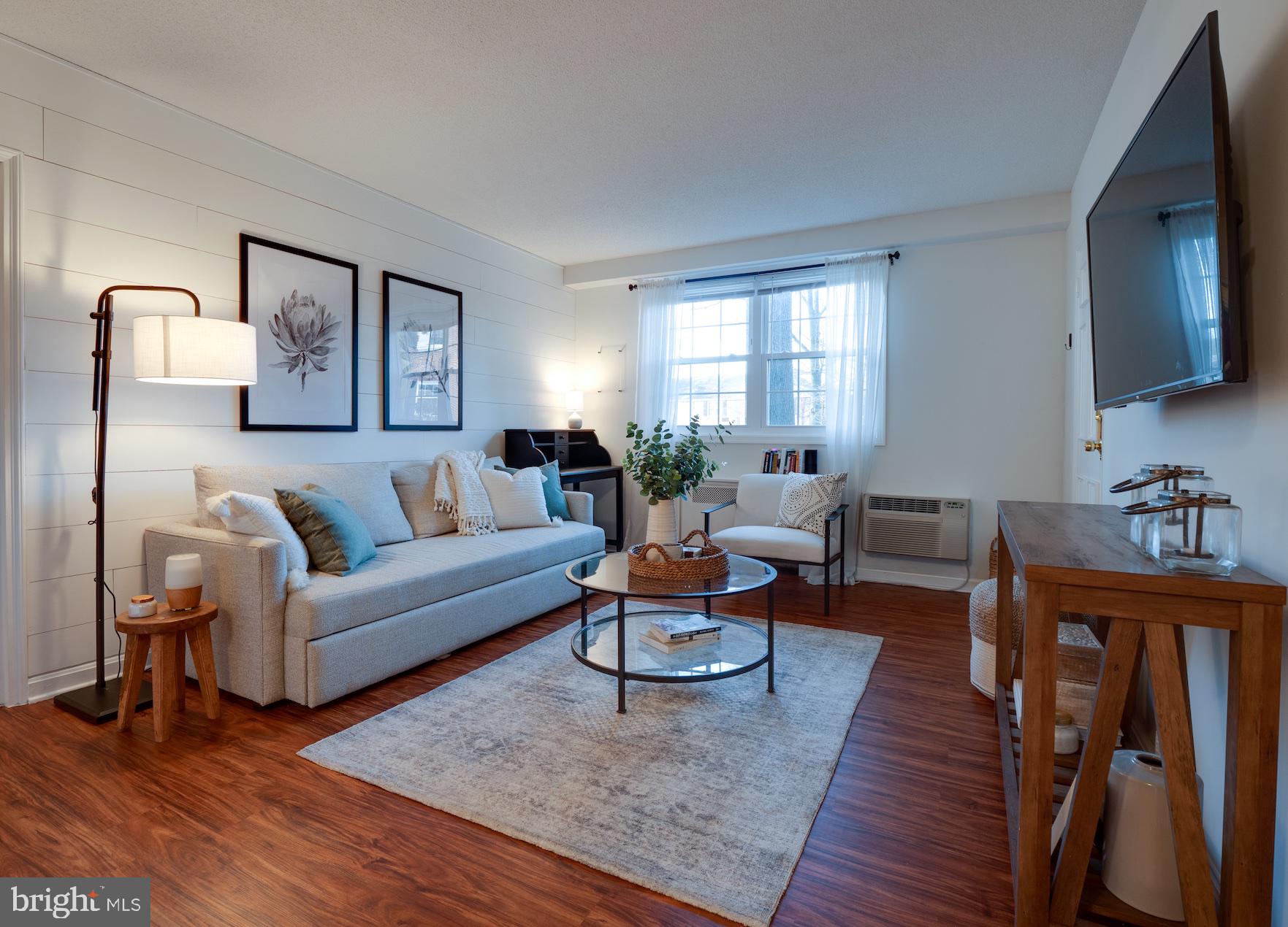 ARLINGTON OAKS - Residential